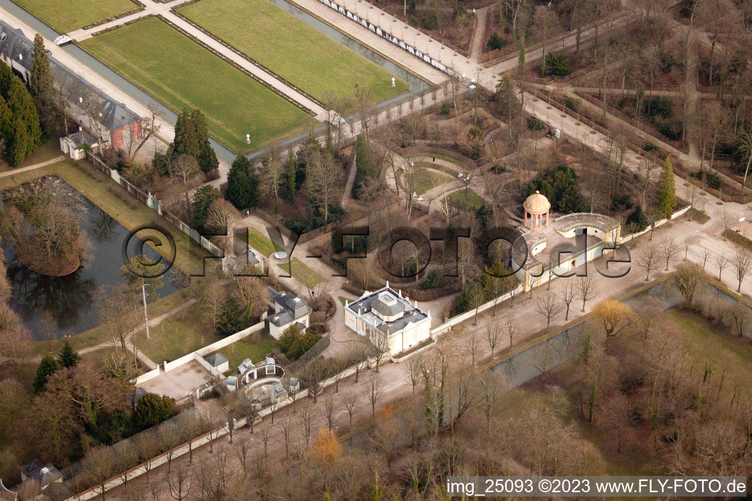 Parc du château de Schwetzingen à Schwetzingen dans le département Bade-Wurtemberg, Allemagne hors des airs