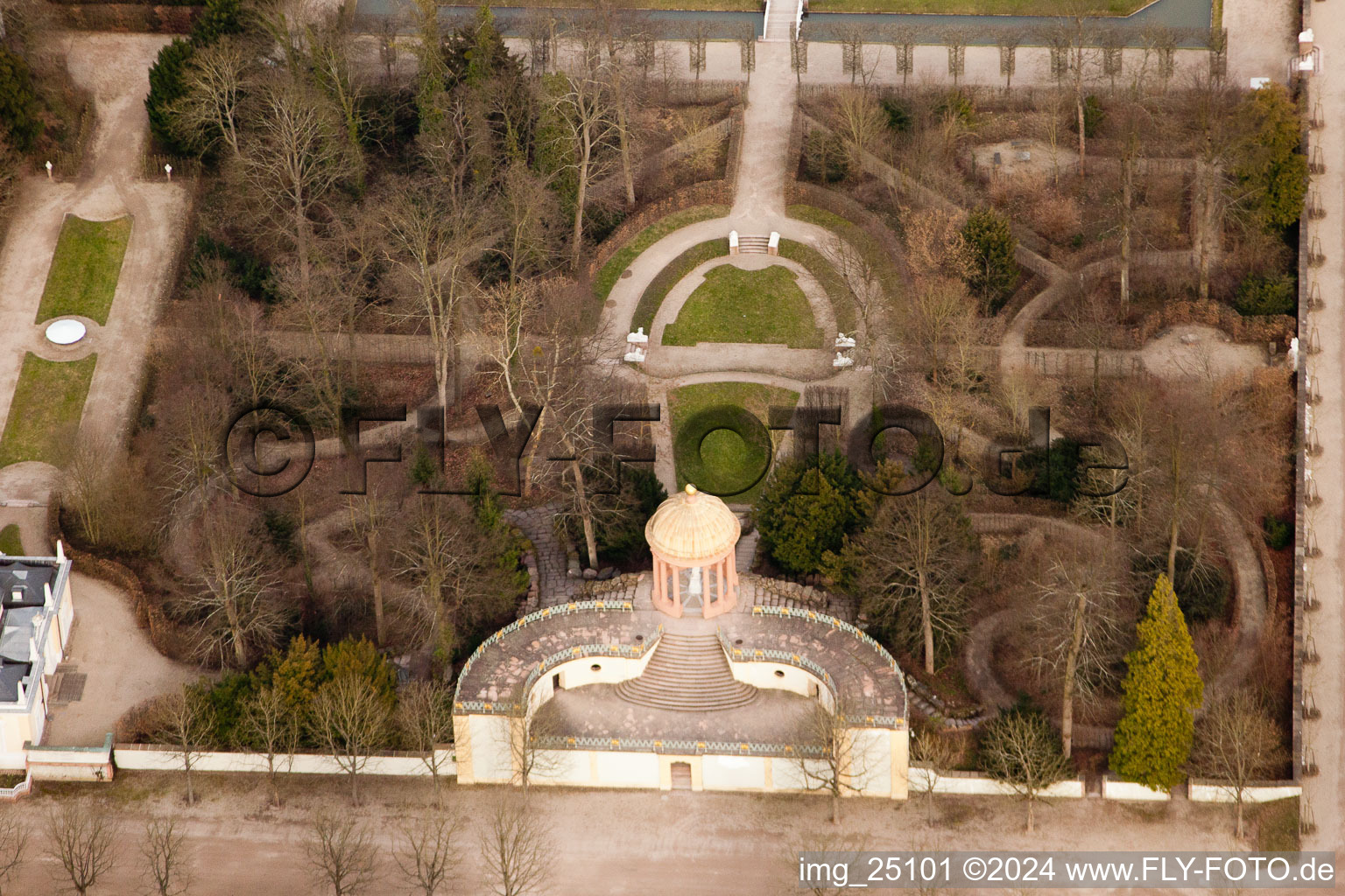 Parc du château de Schwetzingen à Schwetzingen dans le département Bade-Wurtemberg, Allemagne vue du ciel