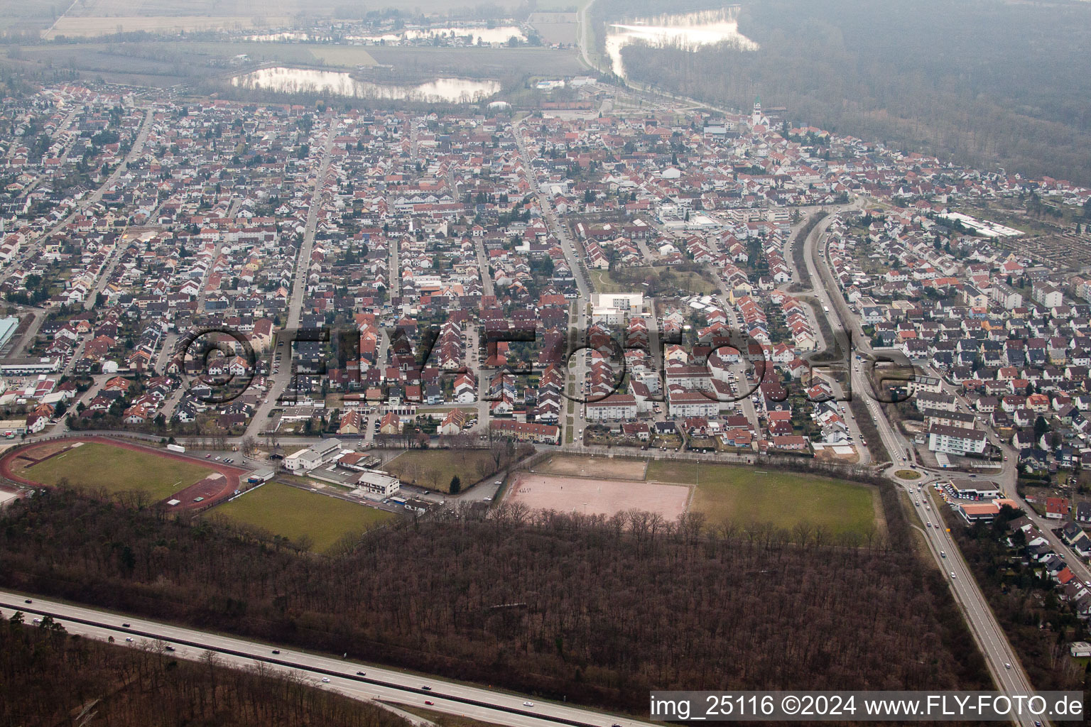 Ketsch dans le département Bade-Wurtemberg, Allemagne hors des airs