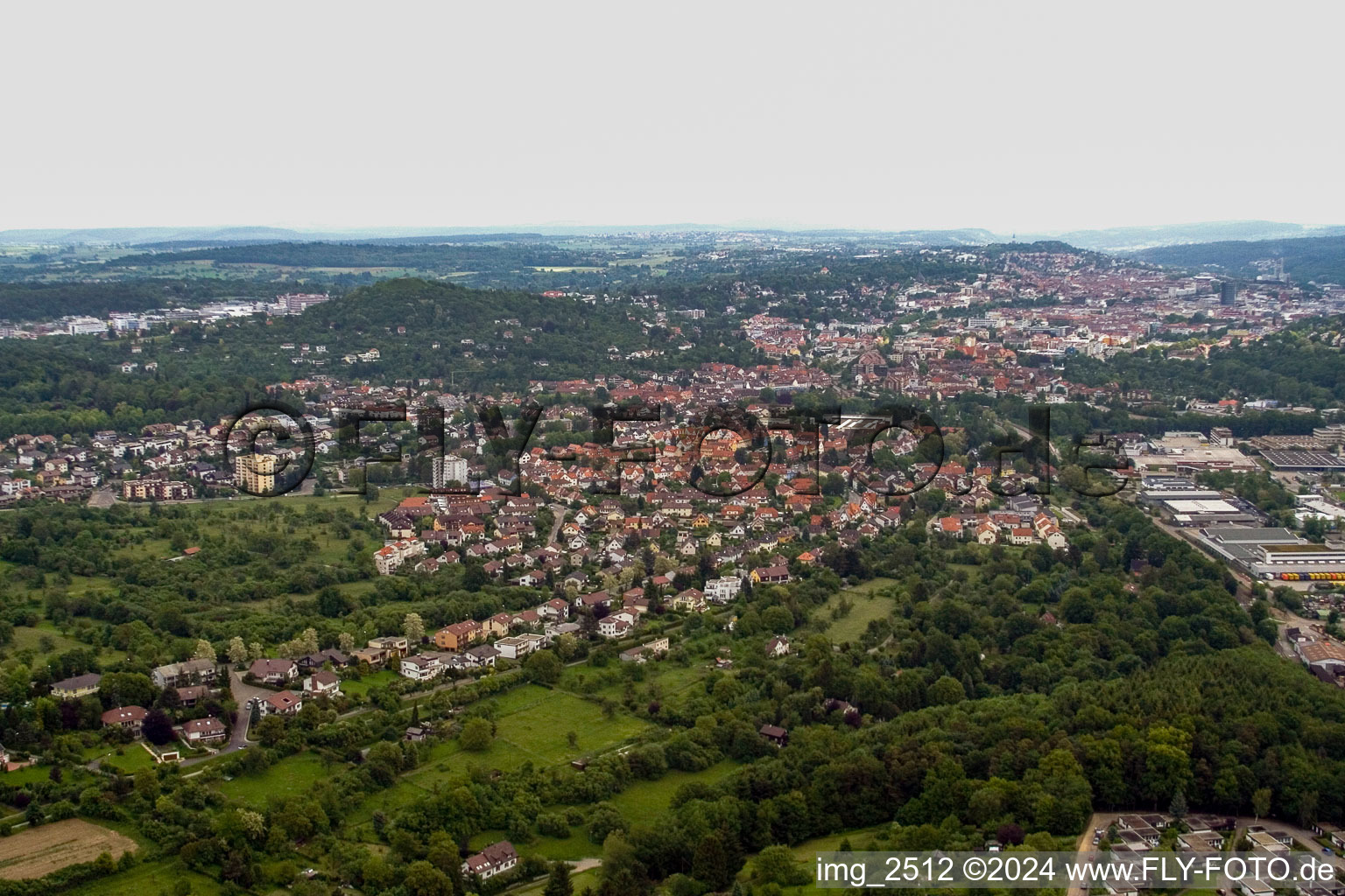 Vue aérienne de De l'ouest à le quartier Brötzingen in Pforzheim dans le département Bade-Wurtemberg, Allemagne