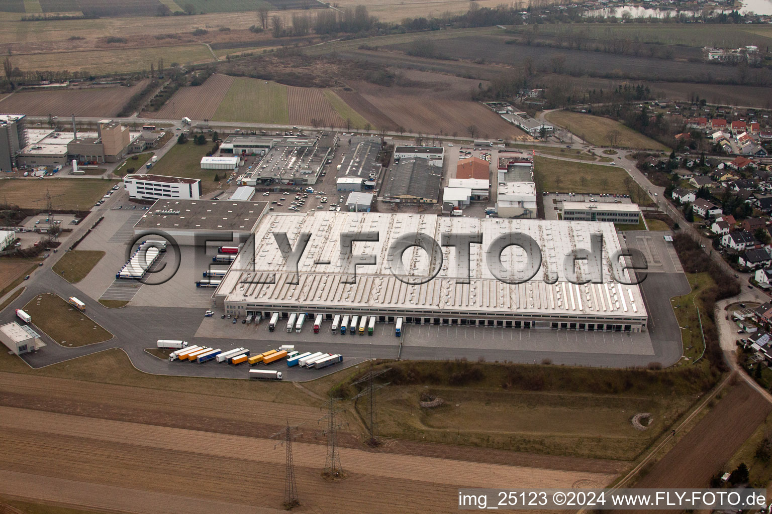 Vue aérienne de Centre logistique Aldi à Ketsch dans le département Bade-Wurtemberg, Allemagne