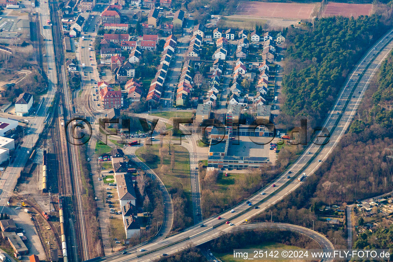 Vue aérienne de B36 à le quartier Rheinau in Mannheim dans le département Bade-Wurtemberg, Allemagne