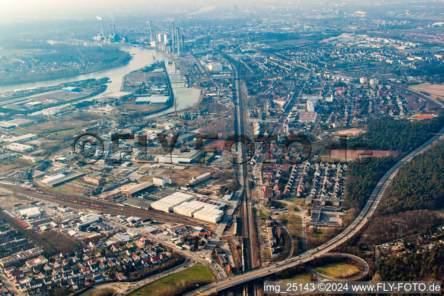 Rheinauhafen à le quartier Rheinau in Mannheim dans le département Bade-Wurtemberg, Allemagne d'en haut