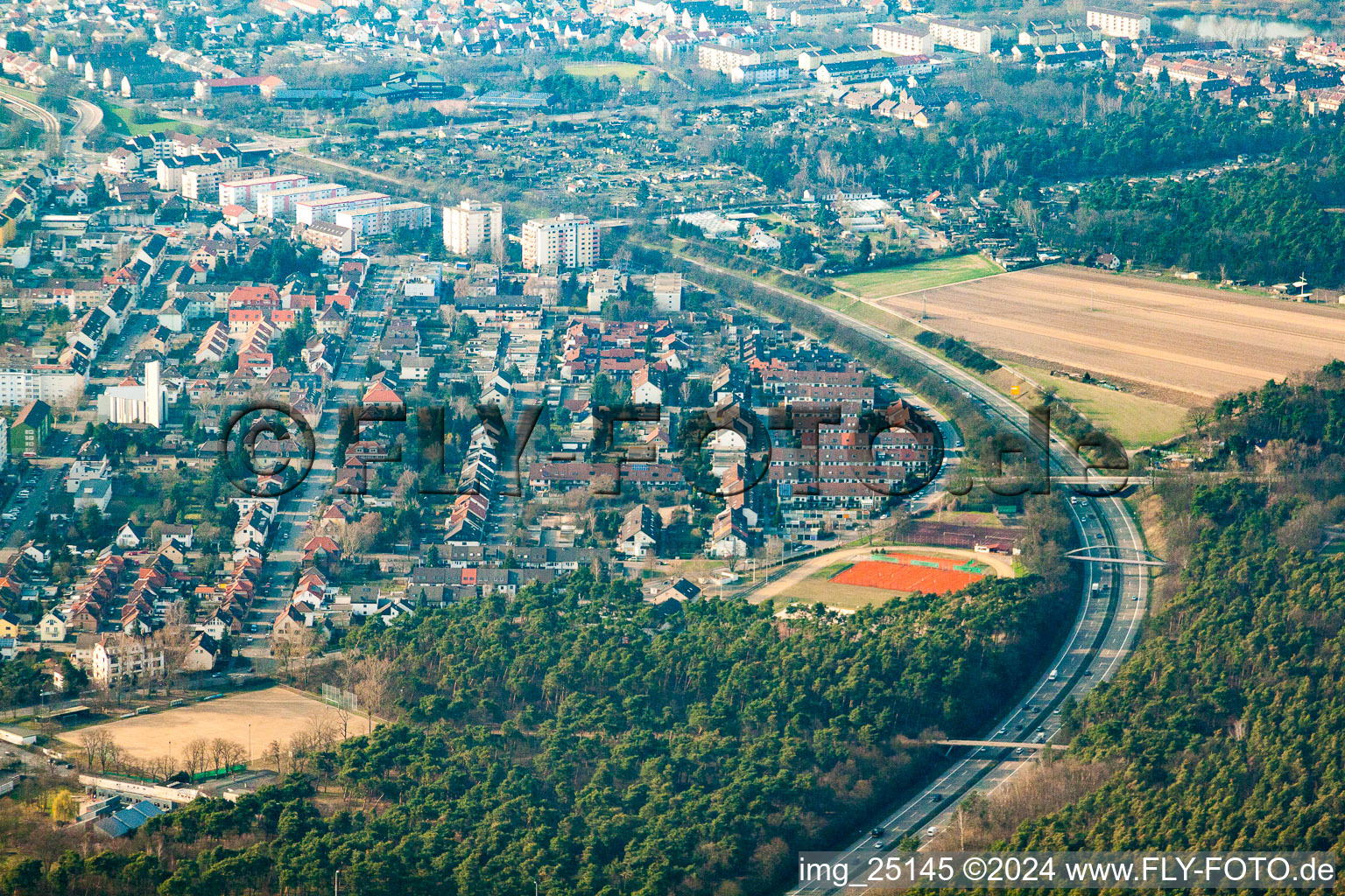 Vue aérienne de B36 à le quartier Rheinau in Mannheim dans le département Bade-Wurtemberg, Allemagne