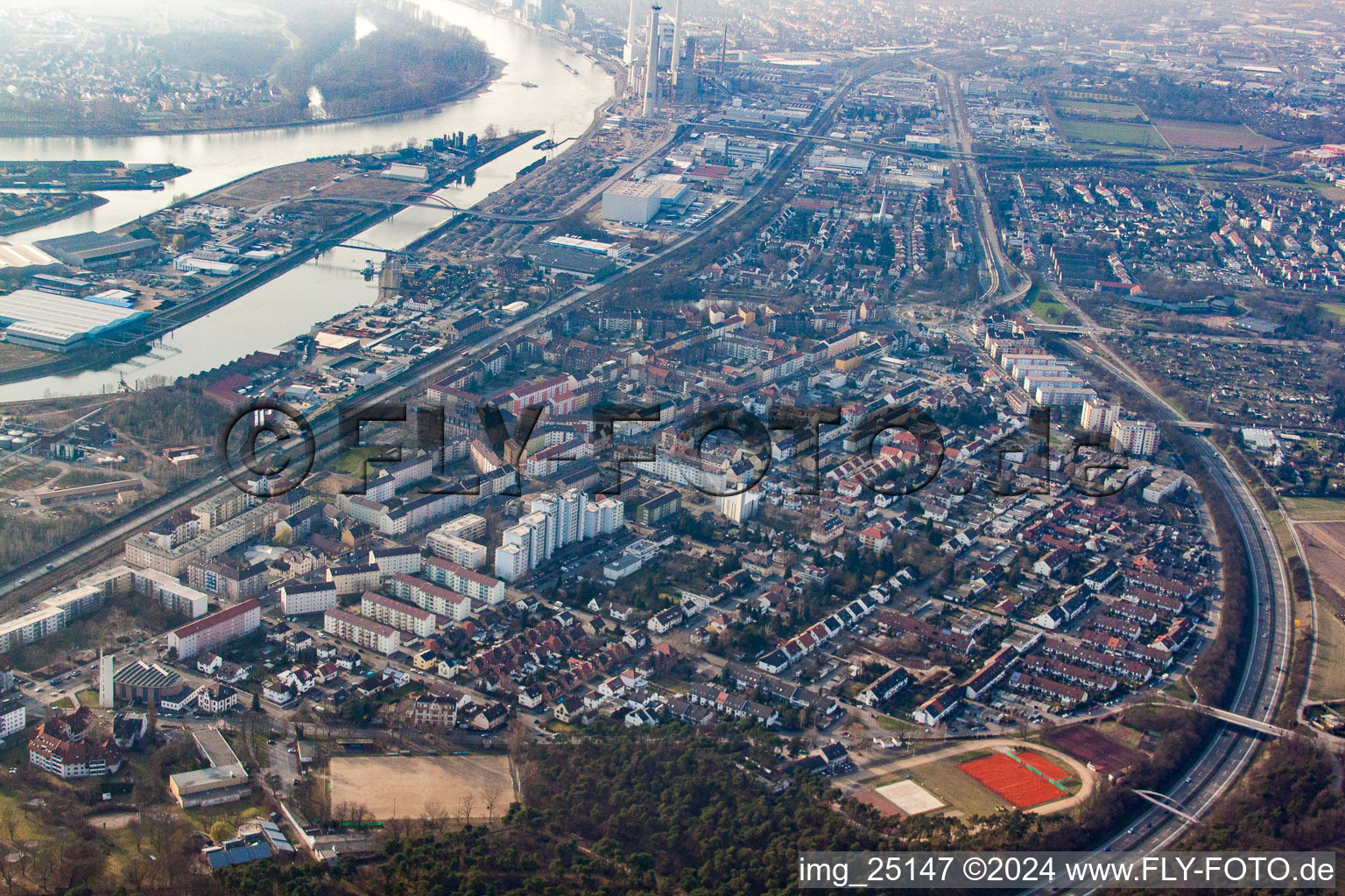 Vue aérienne de Quartier Rheinau in Mannheim dans le département Bade-Wurtemberg, Allemagne