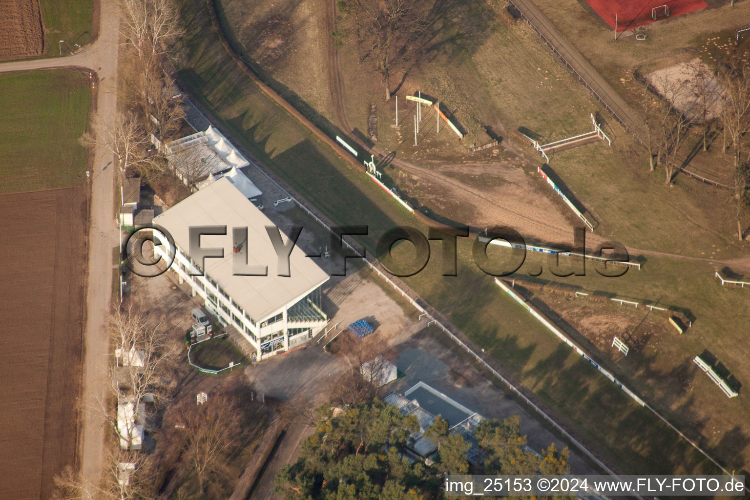 Circuit forestier du Badischer Rennverein à le quartier Seckenheim in Mannheim dans le département Bade-Wurtemberg, Allemagne vue d'en haut