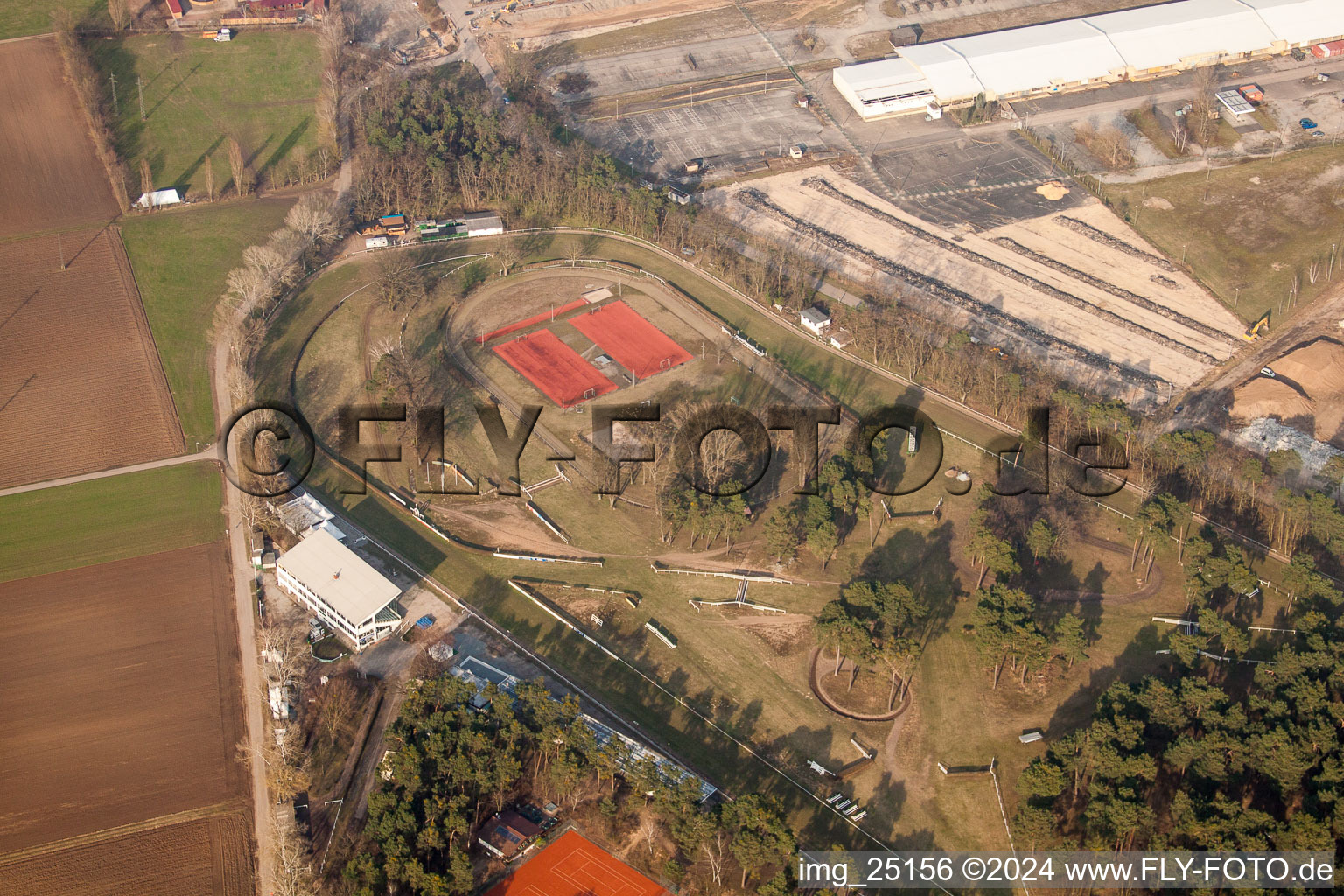 Vue aérienne de Piste de course forestière Seckenheim à le quartier Seckenheim in Mannheim dans le département Bade-Wurtemberg, Allemagne