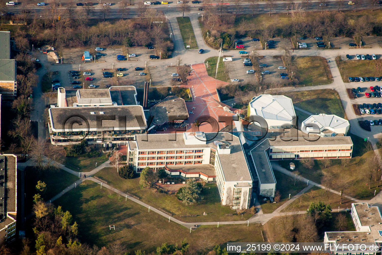 Vue aérienne de Complexe immobilier du centre de formation de la Bundeswehr à le quartier Neuostheim in Mannheim dans le département Bade-Wurtemberg, Allemagne