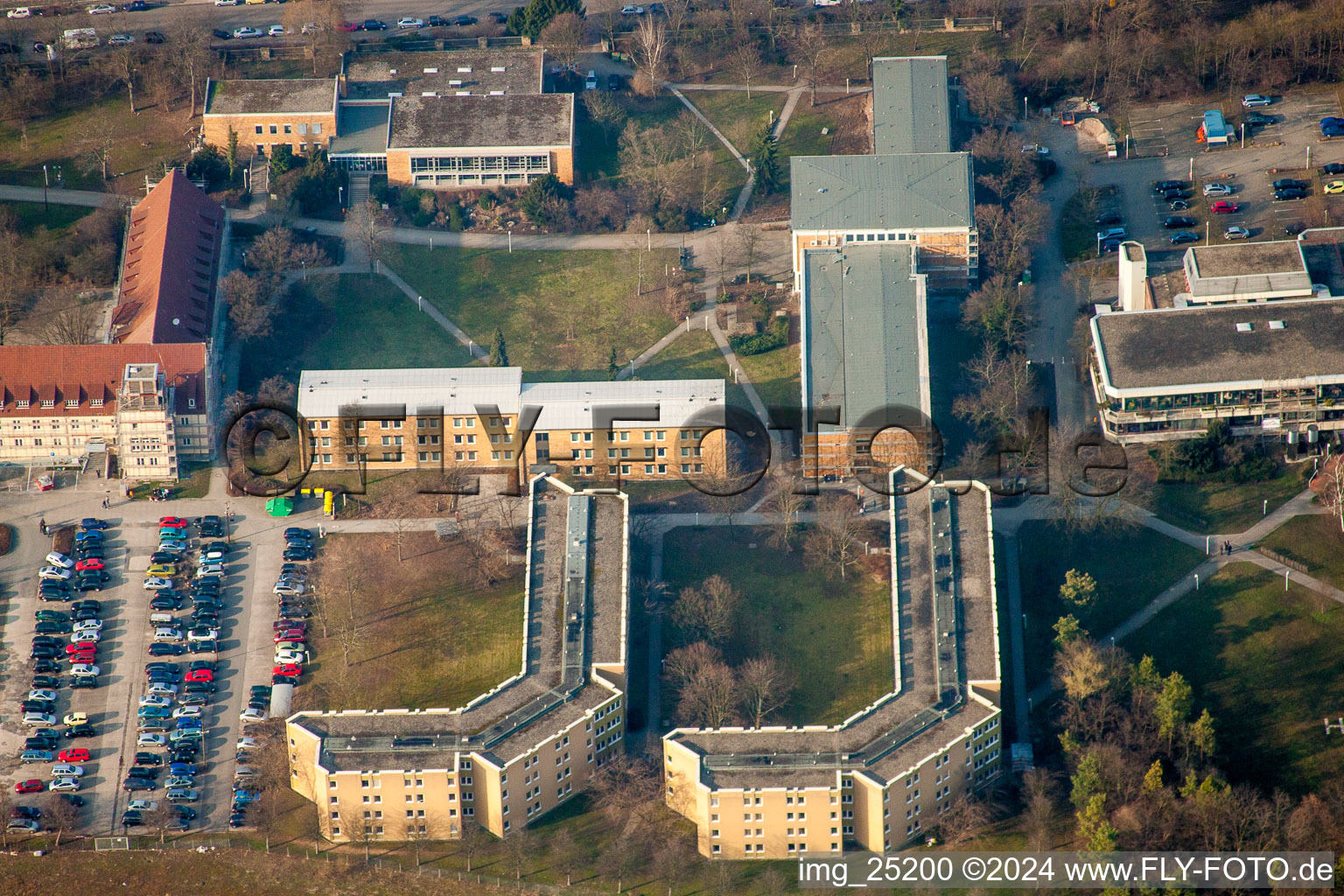 Vue aérienne de Complexe immobilier du centre de formation de la Bundeswehr à le quartier Neuostheim in Mannheim dans le département Bade-Wurtemberg, Allemagne