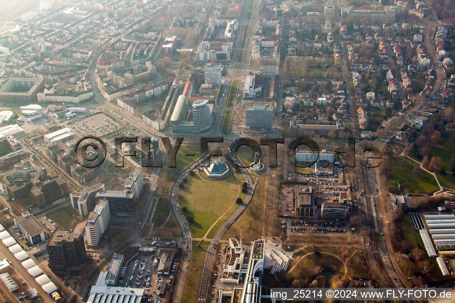 Vue aérienne de Planétarium à le quartier Schwetzingerstadt in Mannheim dans le département Bade-Wurtemberg, Allemagne