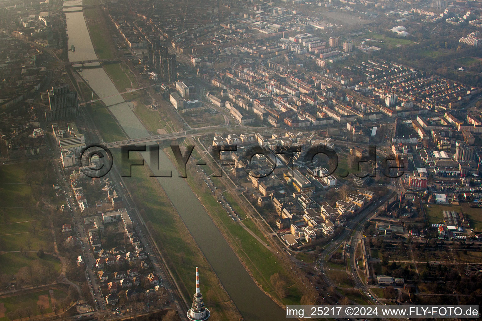 Vue aérienne de Hôpital O. de Neckarstadt à le quartier Neckarstadt-Ost in Mannheim dans le département Bade-Wurtemberg, Allemagne