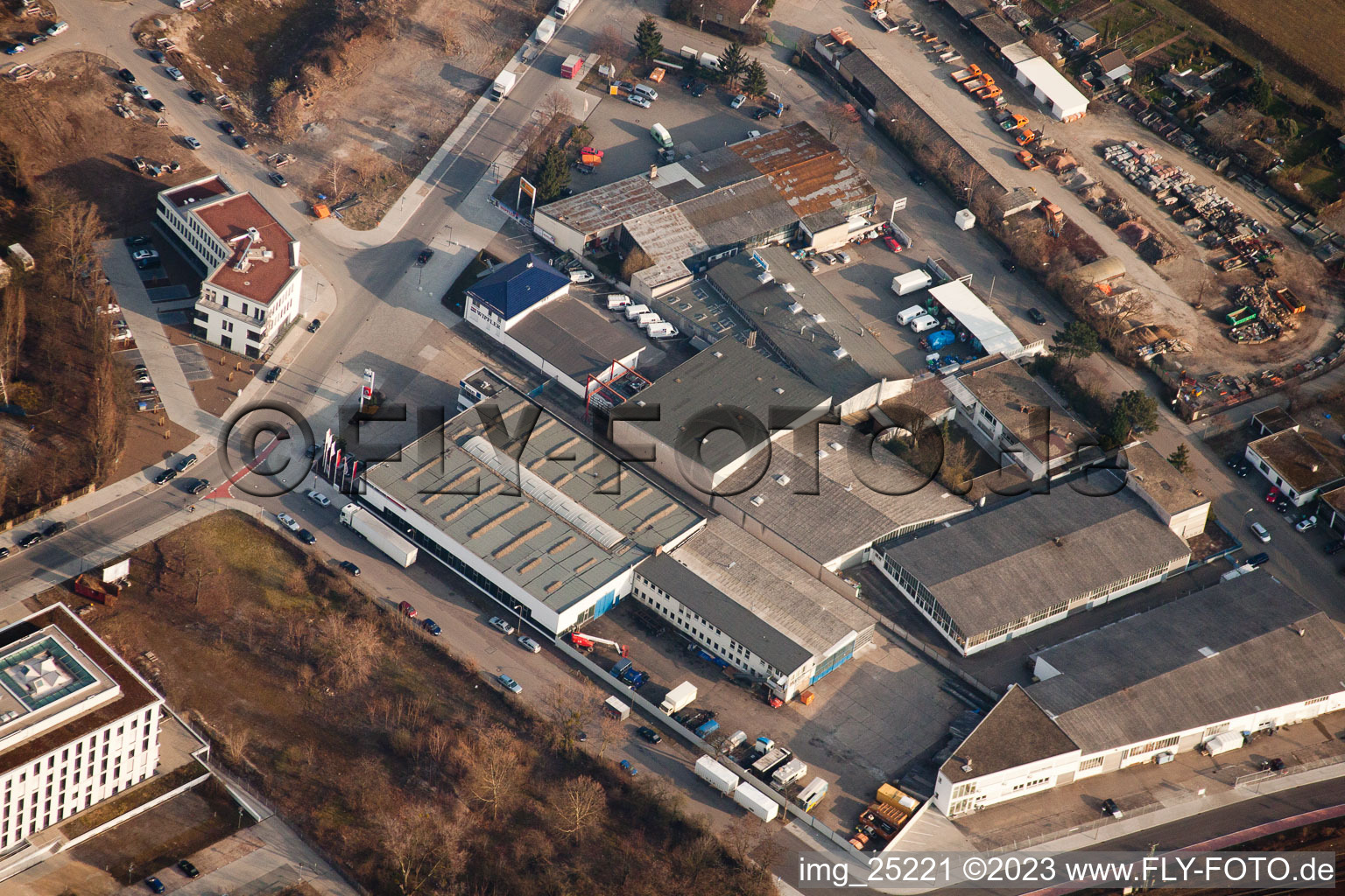 Vue aérienne de Rue Harlach à le quartier Neuostheim in Mannheim dans le département Bade-Wurtemberg, Allemagne