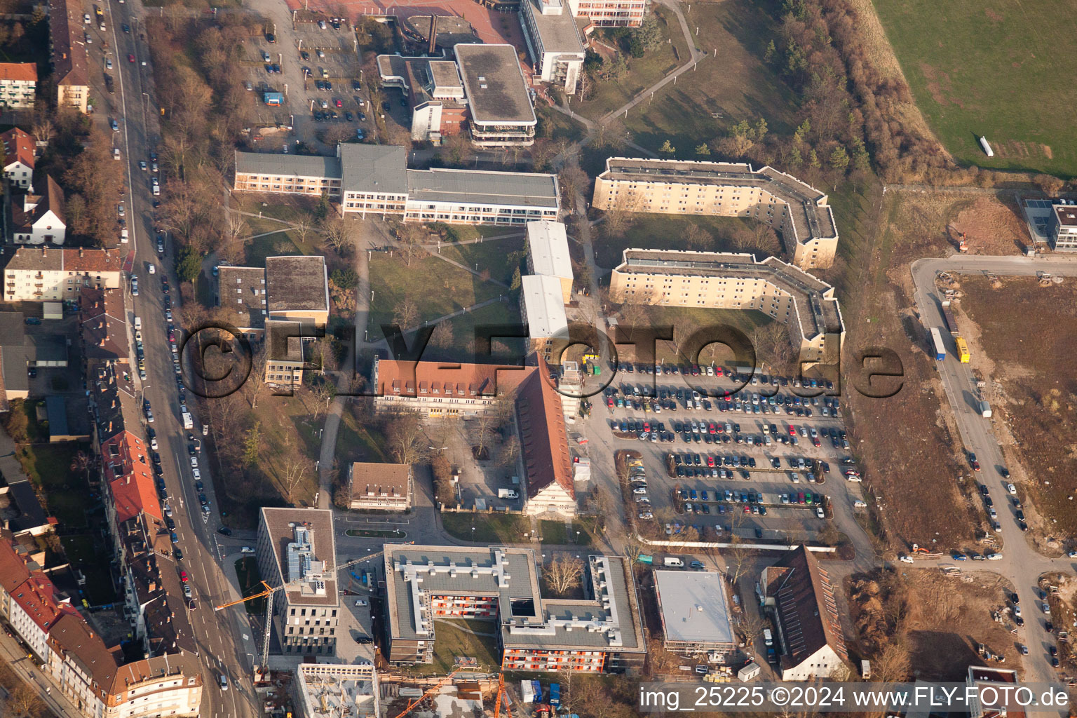 Vue aérienne de Université fédérale d'administration publique à le quartier Neuostheim in Mannheim dans le département Bade-Wurtemberg, Allemagne