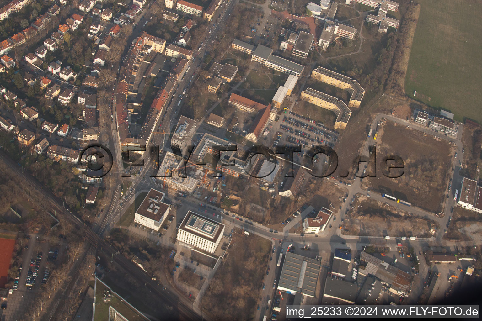 Vue aérienne de Bague Konrad Zuse à le quartier Neuostheim in Mannheim dans le département Bade-Wurtemberg, Allemagne