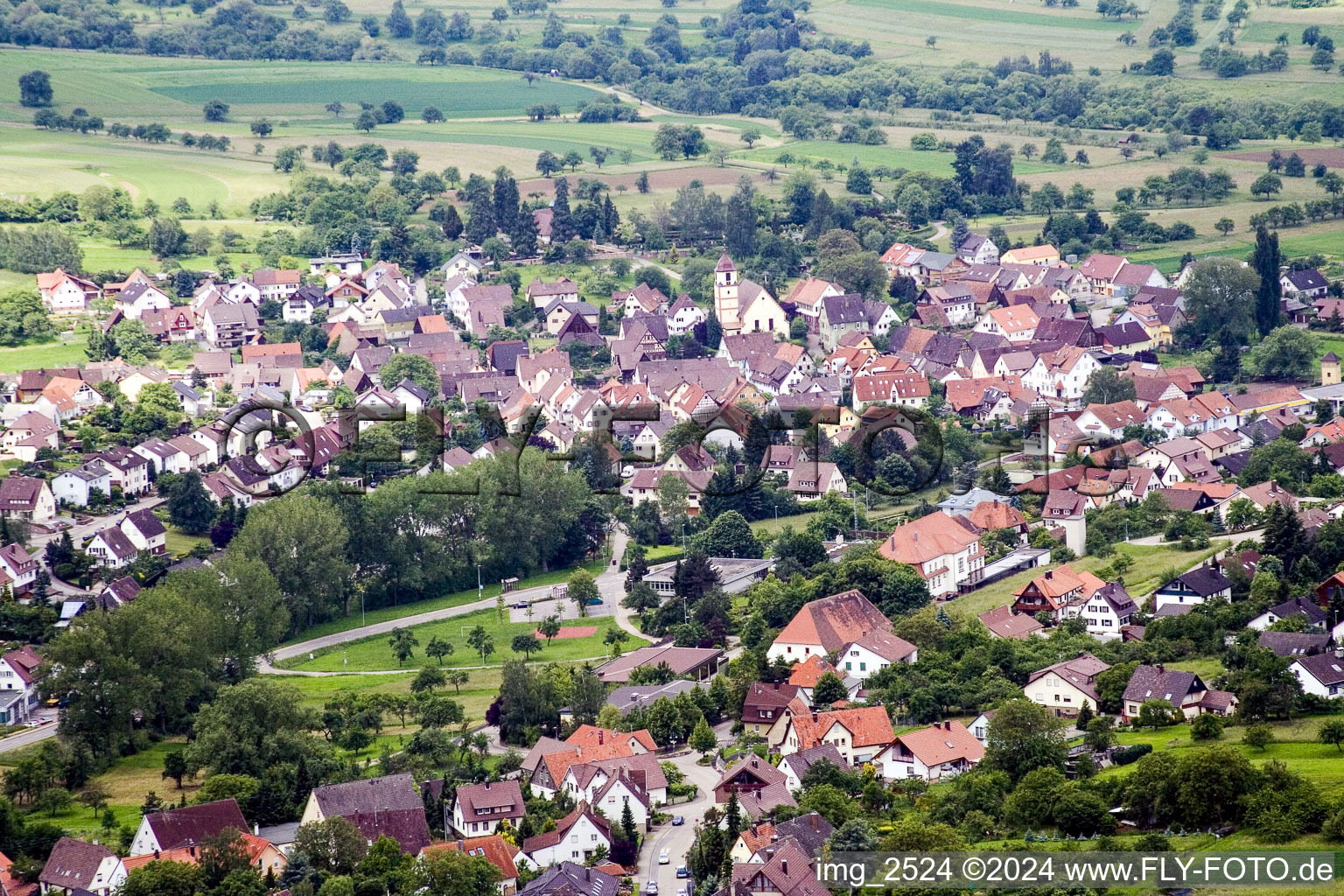 Enregistrement par drone de Quartier Gräfenhausen in Birkenfeld dans le département Bade-Wurtemberg, Allemagne