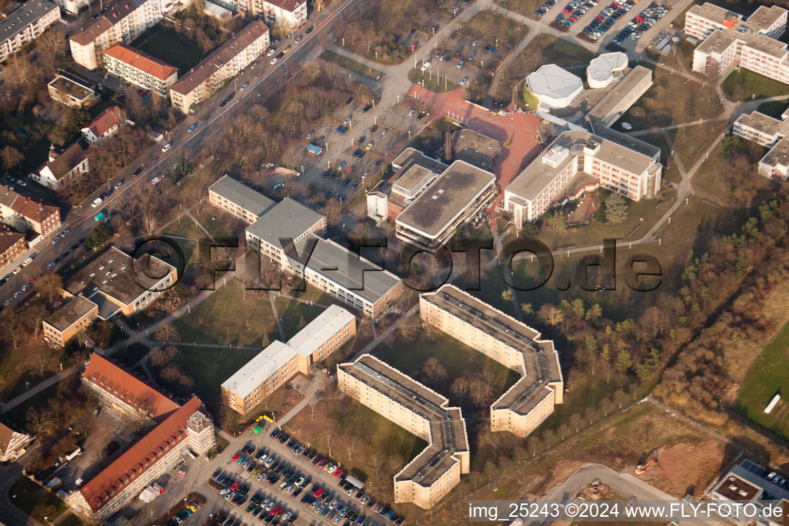 Vue oblique de Centre de formation de la Bundeswehr à le quartier Neuostheim in Mannheim dans le département Bade-Wurtemberg, Allemagne