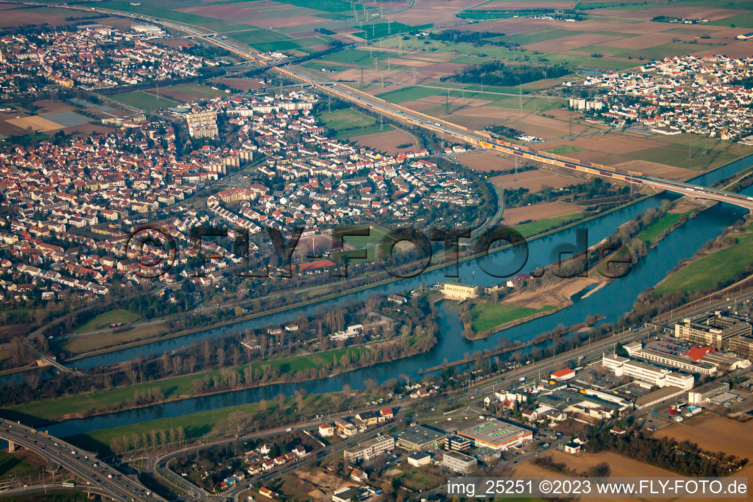 Vue aérienne de Centrale électrique du Neckar à le quartier Feudenheim in Mannheim dans le département Bade-Wurtemberg, Allemagne