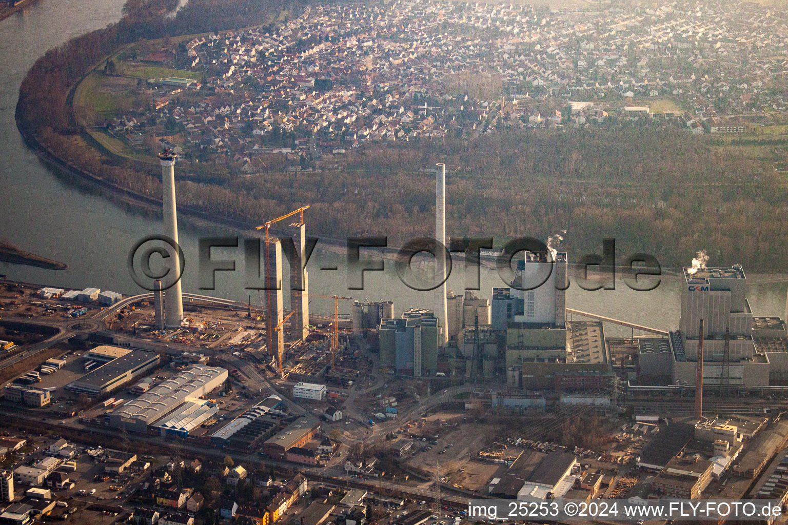 Photographie aérienne de Grande centrale électrique avec nouveau bloc 6 à le quartier Neckarau in Mannheim dans le département Bade-Wurtemberg, Allemagne