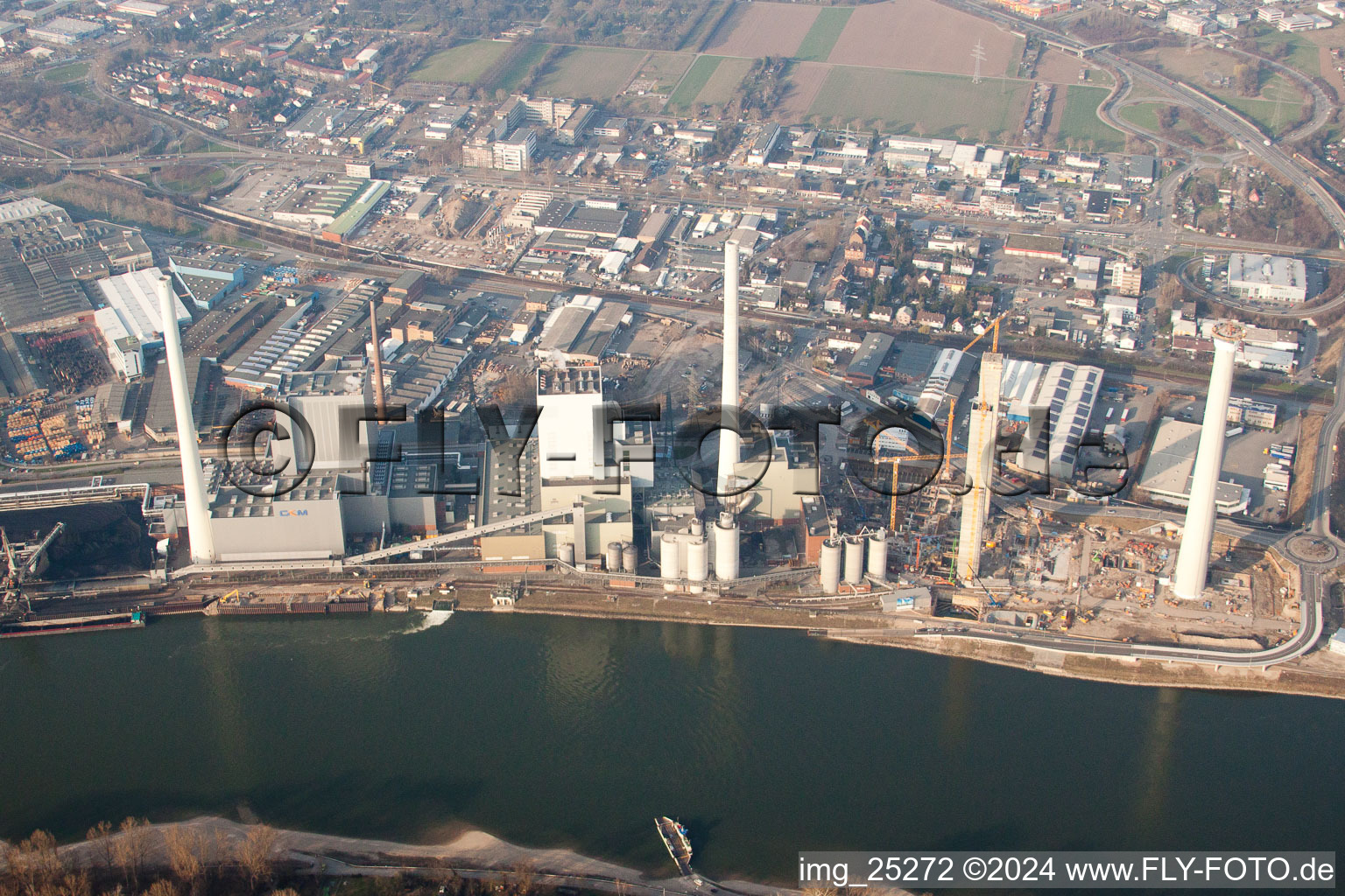 Chantier pour la nouvelle construction de la centrale électrique et des tours d'échappement de la centrale thermique GKM bloc 6 à le quartier Neckarau in Mannheim dans le département Bade-Wurtemberg, Allemagne hors des airs