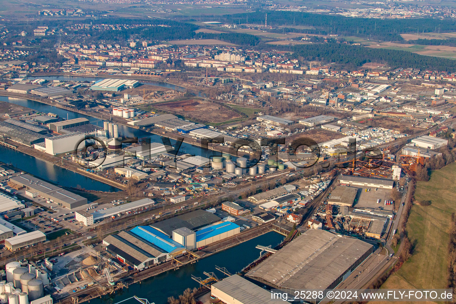 Rheinauhafen à le quartier Rheinau in Mannheim dans le département Bade-Wurtemberg, Allemagne vue d'en haut