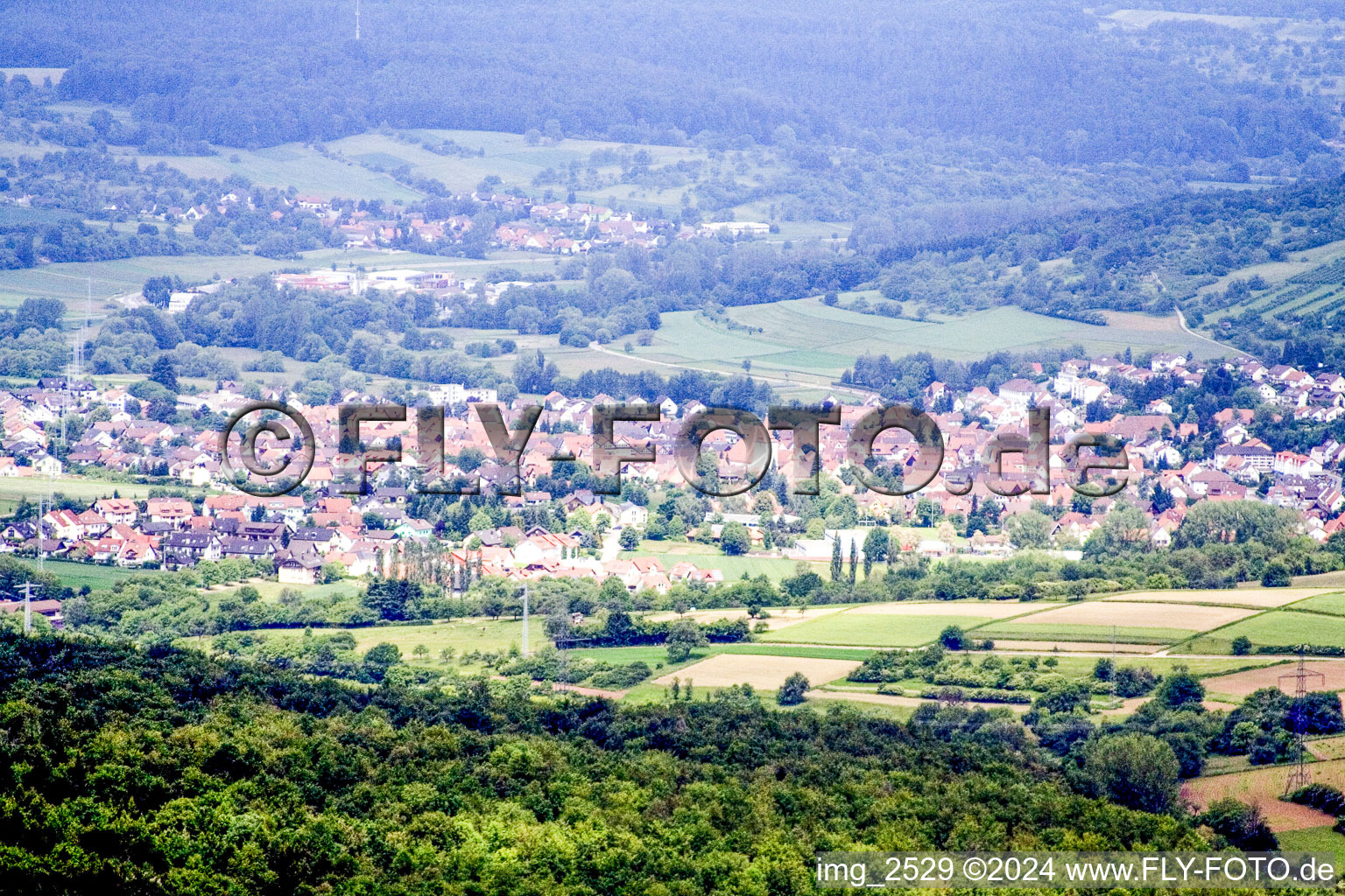 Vue oblique de Keltern dans le département Bade-Wurtemberg, Allemagne