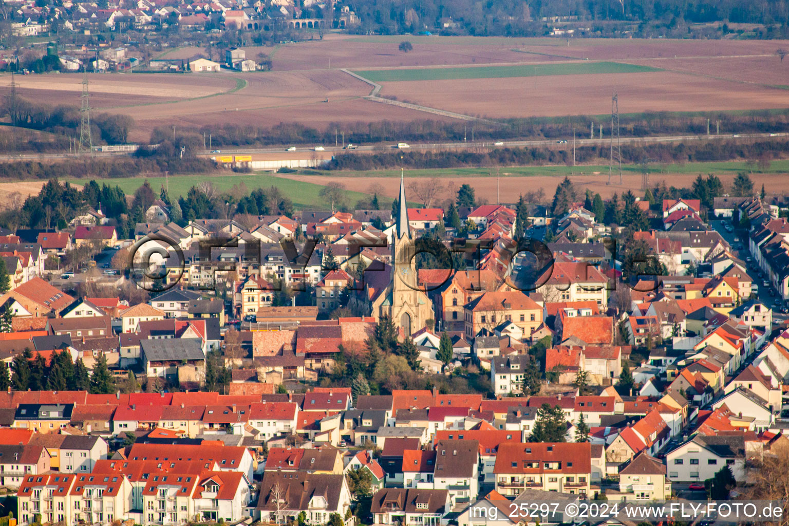 Schwetzingen dans le département Bade-Wurtemberg, Allemagne d'un drone