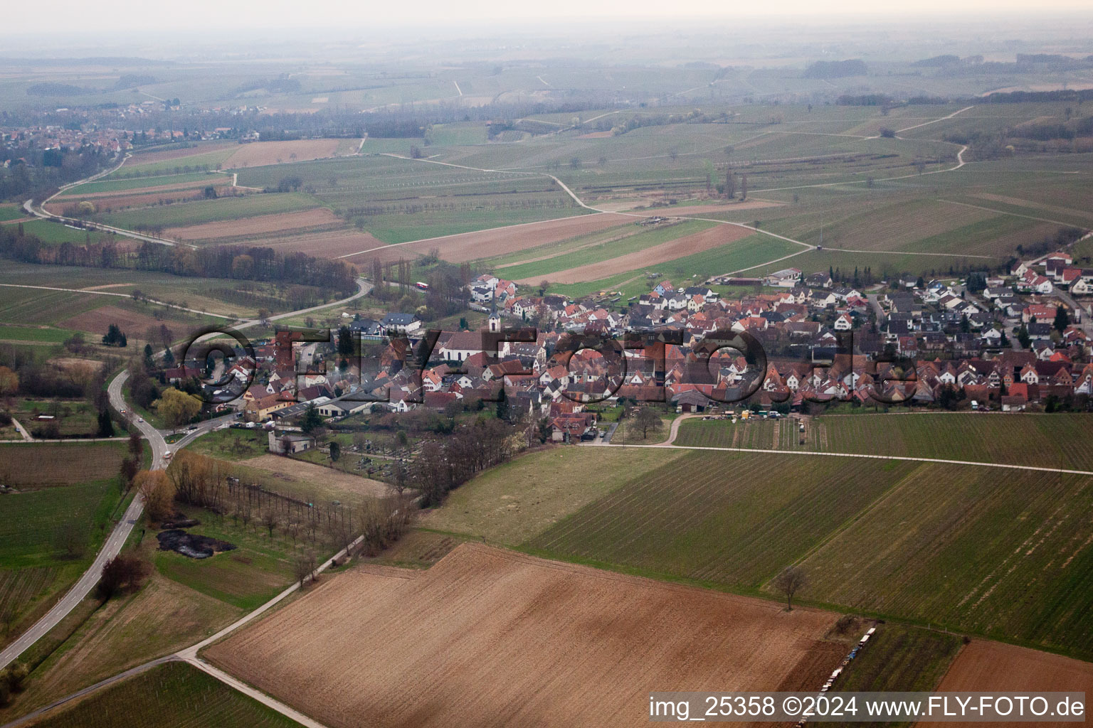 À l'Ahlmühle, Deutsches Weintor eG à Ilbesheim bei Landau in der Pfalz dans le département Rhénanie-Palatinat, Allemagne depuis l'avion