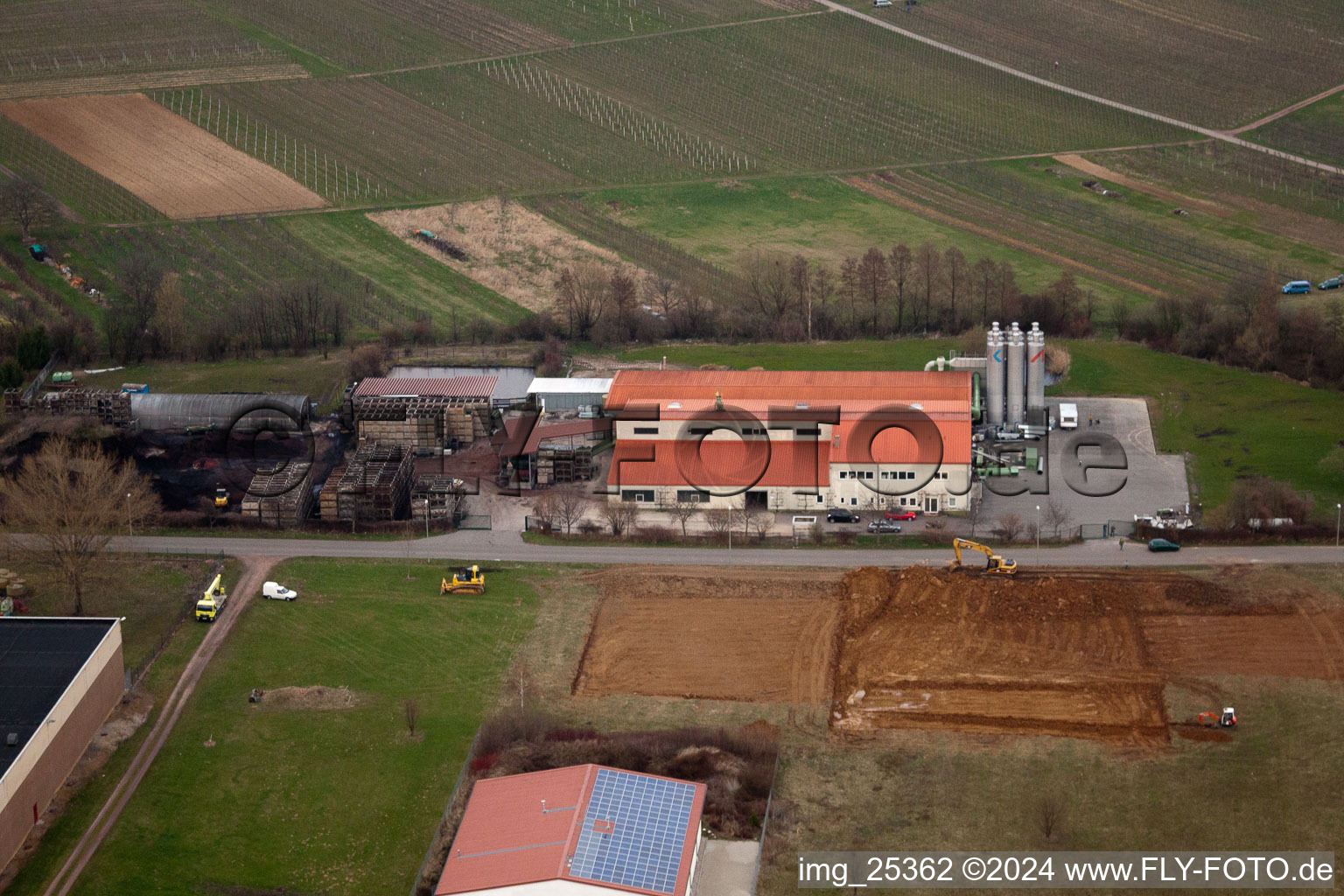 À l'Ahlmühle, Deutsches Weintor eG à Ilbesheim bei Landau in der Pfalz dans le département Rhénanie-Palatinat, Allemagne vue du ciel