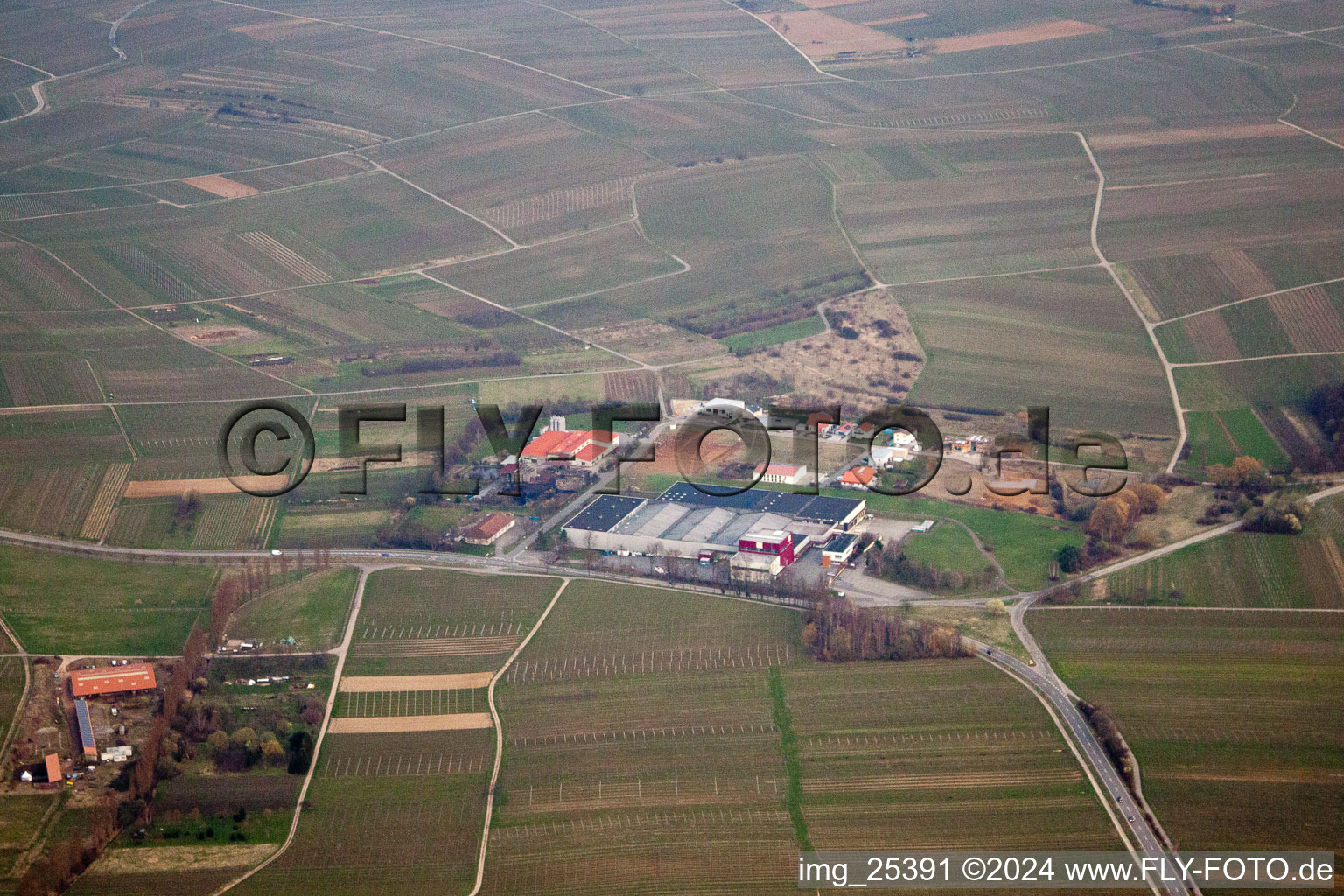 À l'Ahlmühle à Ilbesheim bei Landau in der Pfalz dans le département Rhénanie-Palatinat, Allemagne depuis l'avion