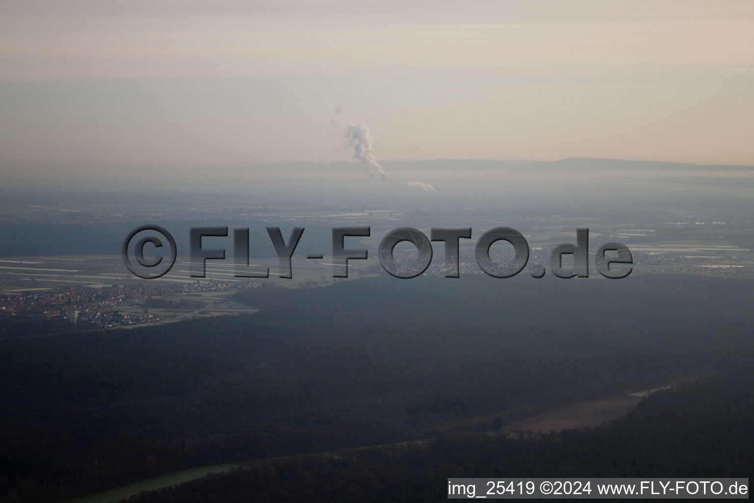 Vue aérienne de Rheinzabern à Hatzenbühl dans le département Rhénanie-Palatinat, Allemagne