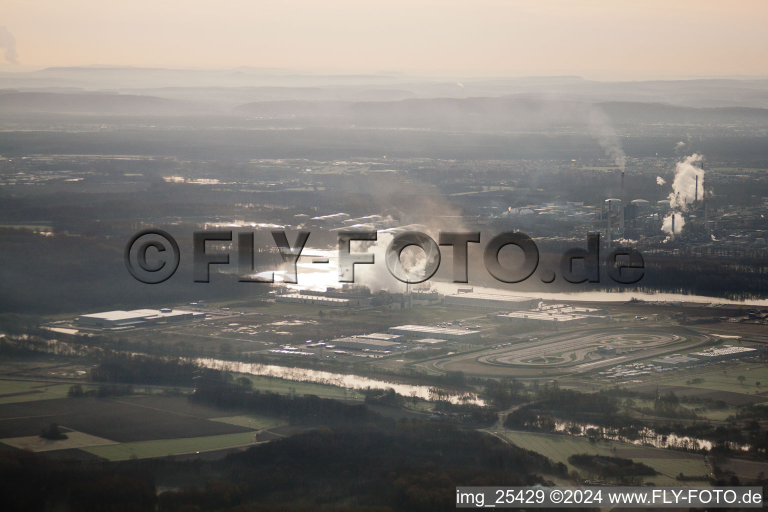 Zone industrielle d'Oberwald à Wörth am Rhein dans le département Rhénanie-Palatinat, Allemagne depuis l'avion