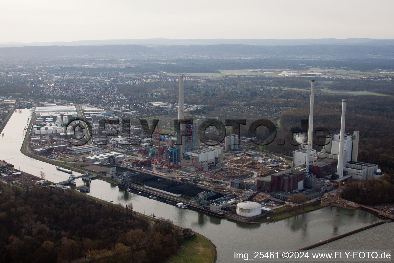 Vue aérienne de Centrale électrique ENBW à le quartier Rheinhafen in Karlsruhe dans le département Bade-Wurtemberg, Allemagne