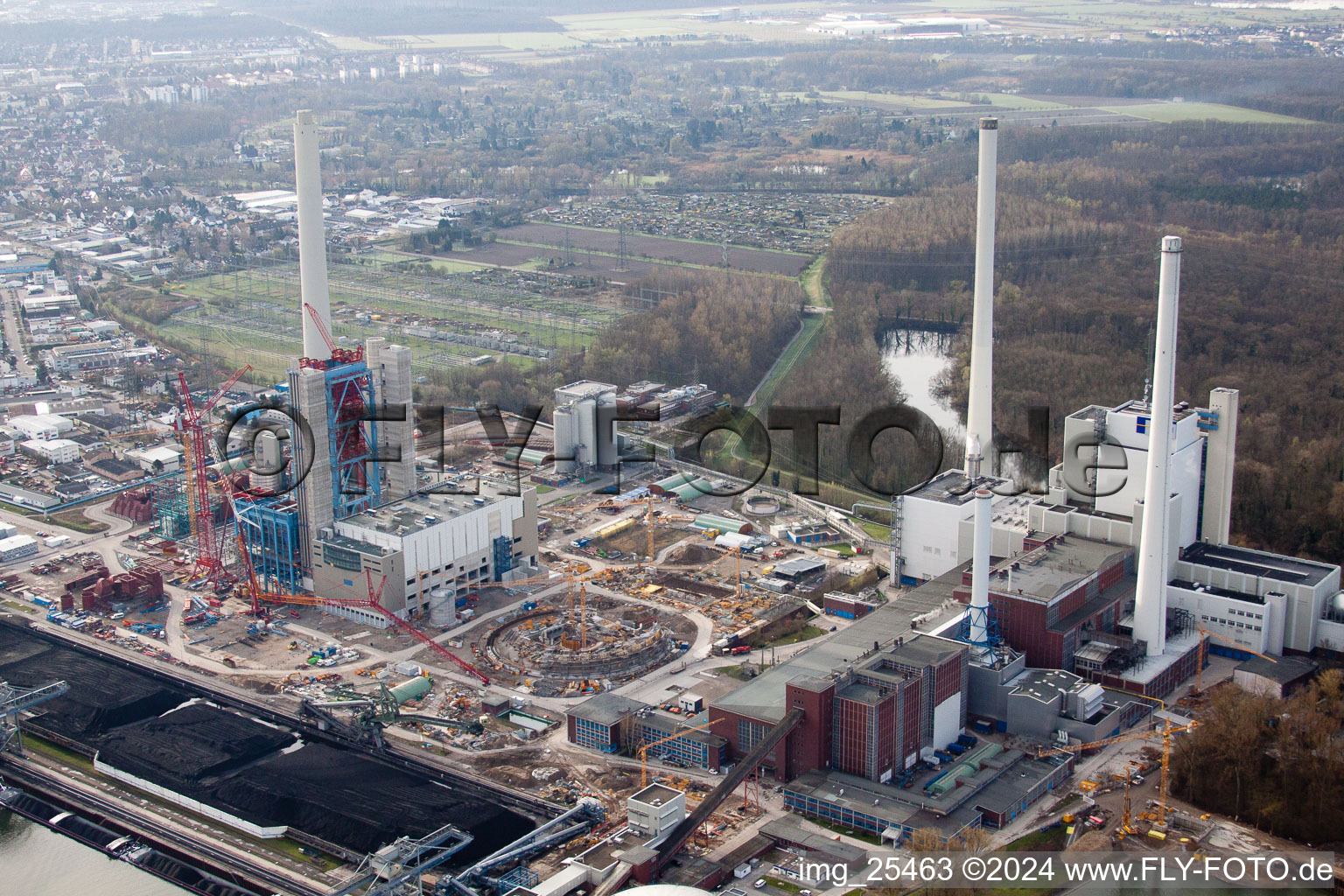 Vue aérienne de Centrale électrique ENBW à le quartier Rheinhafen in Karlsruhe dans le département Bade-Wurtemberg, Allemagne