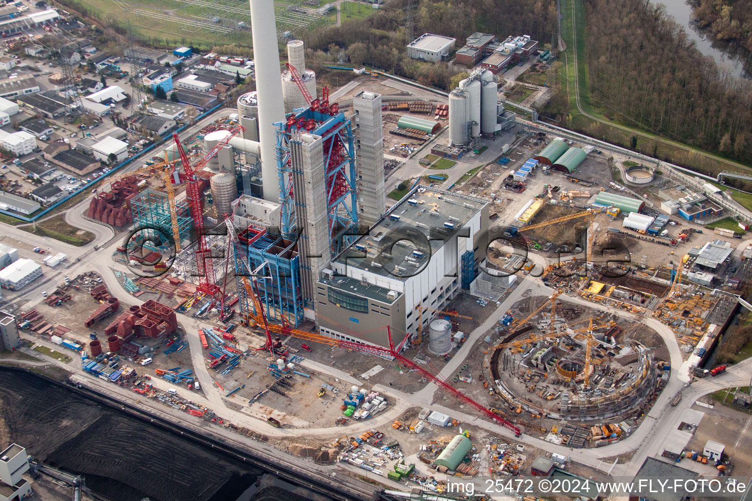 Centrale électrique ENBW à le quartier Rheinhafen in Karlsruhe dans le département Bade-Wurtemberg, Allemagne d'en haut