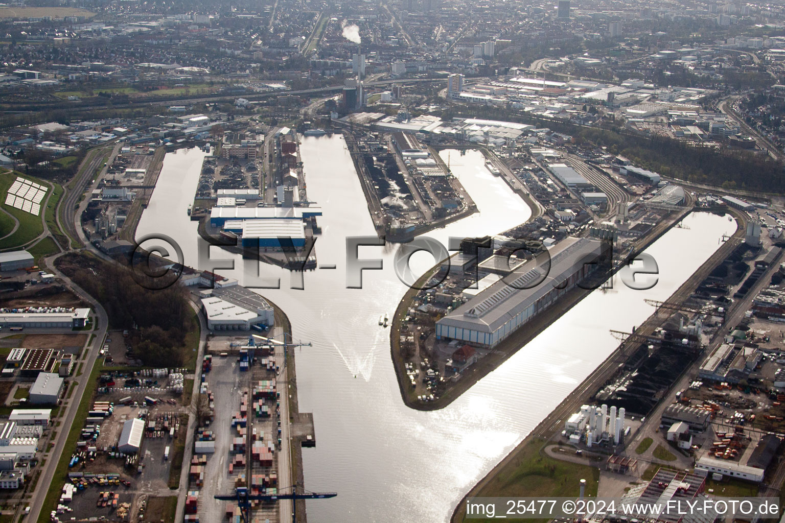 Vue aérienne de Quartier Rheinhafen in Karlsruhe dans le département Bade-Wurtemberg, Allemagne