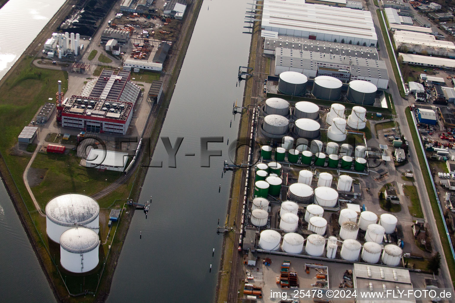 Photographie aérienne de Quartier Rheinhafen in Karlsruhe dans le département Bade-Wurtemberg, Allemagne