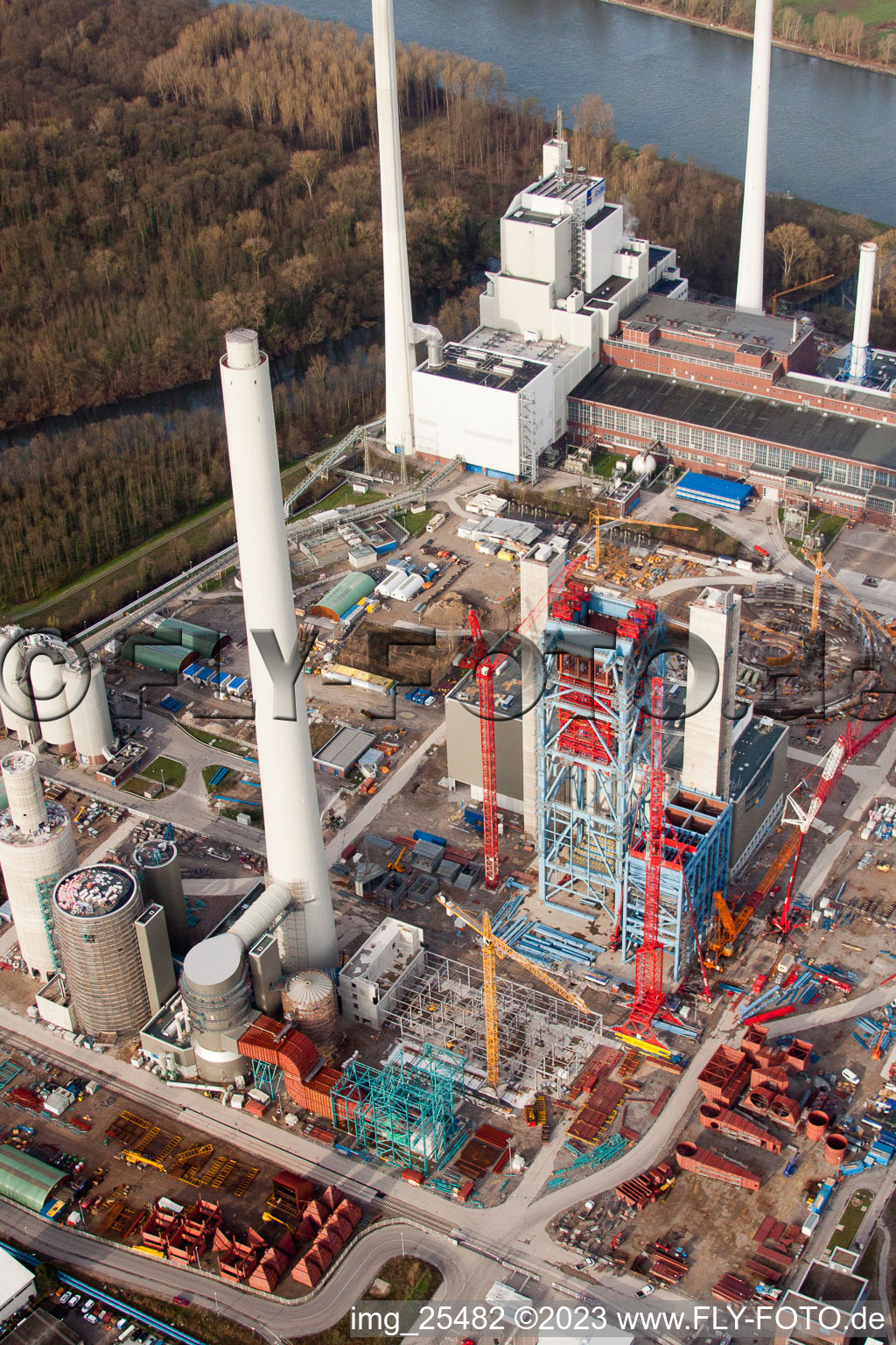 Centrale électrique ENBW à le quartier Rheinhafen in Karlsruhe dans le département Bade-Wurtemberg, Allemagne vue d'en haut