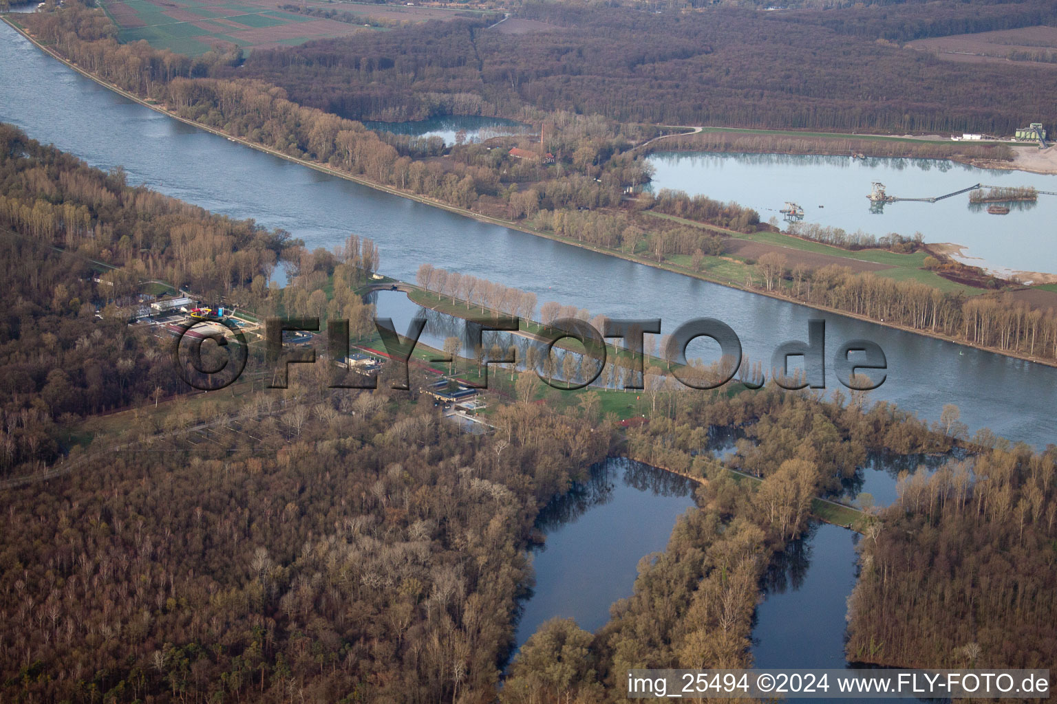 Vue aérienne de Rappenwörth, Rheinstrandbad à le quartier Daxlanden in Karlsruhe dans le département Bade-Wurtemberg, Allemagne