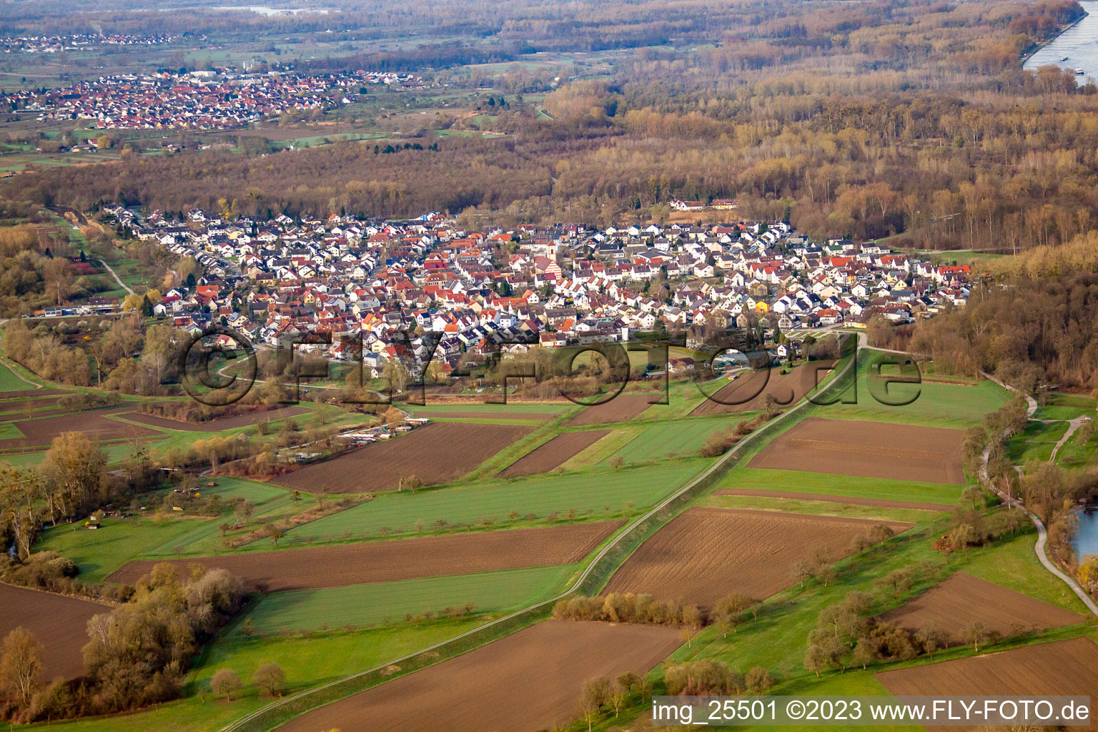 Vue aérienne de Du nord-est à le quartier Neuburgweier in Rheinstetten dans le département Bade-Wurtemberg, Allemagne