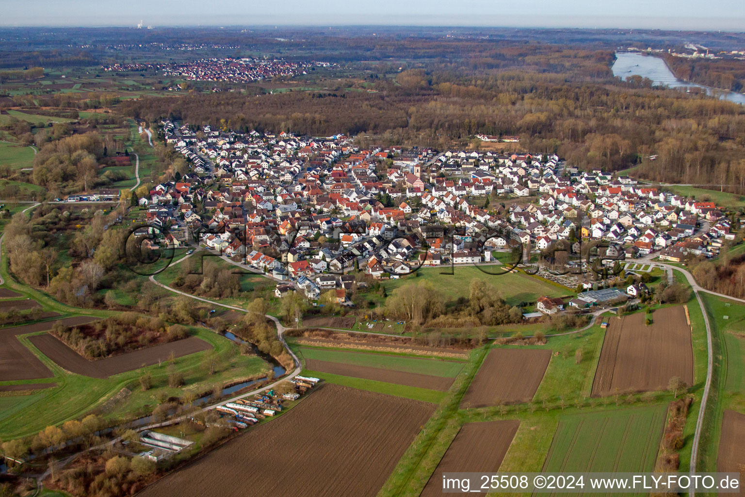 Photographie aérienne de Du nord-est à le quartier Neuburgweier in Rheinstetten dans le département Bade-Wurtemberg, Allemagne