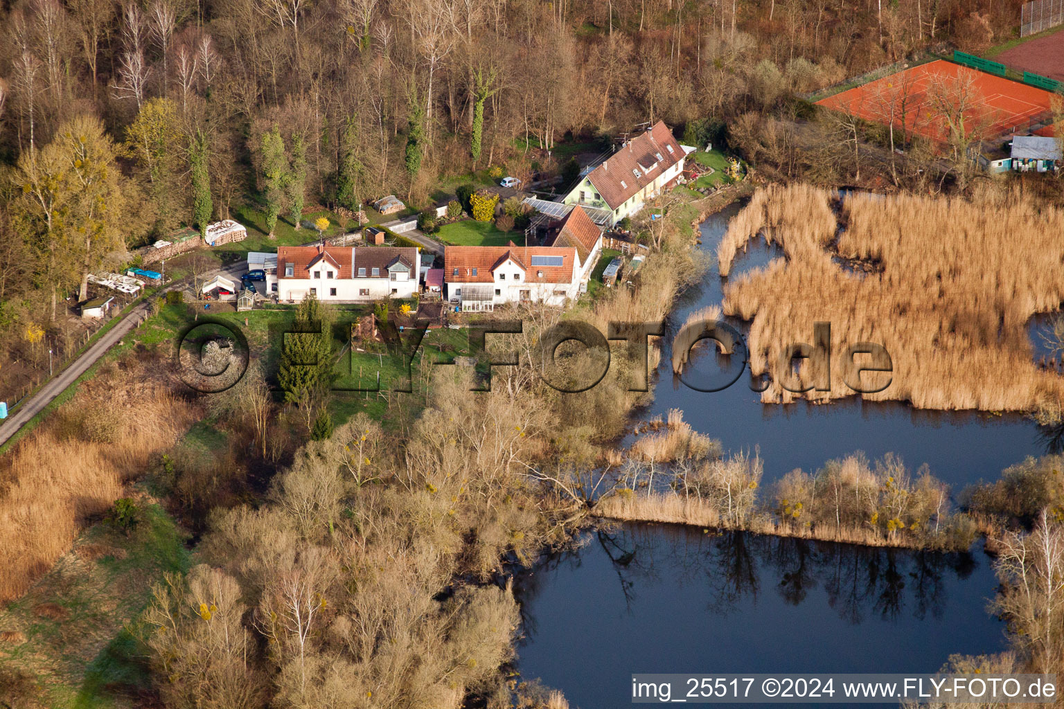 Vue aérienne de Biotopes sur le chemin forestier à le quartier Neuburgweier in Rheinstetten dans le département Bade-Wurtemberg, Allemagne