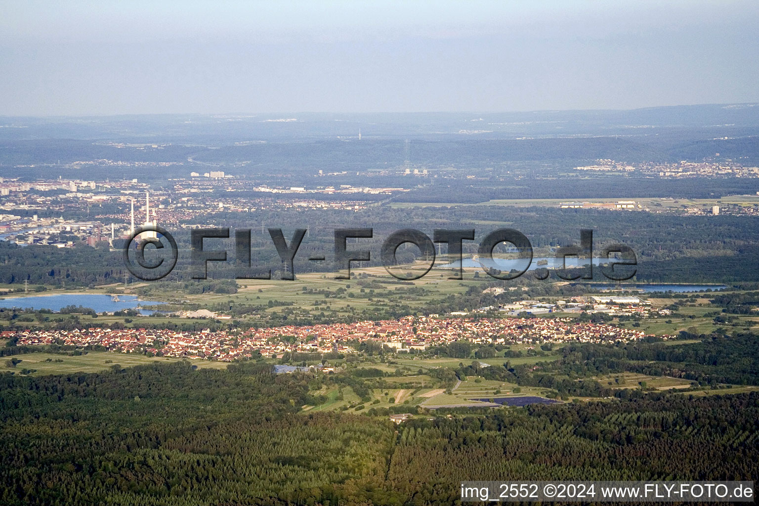 Vue aérienne de De l'ouest à Hagenbach dans le département Rhénanie-Palatinat, Allemagne