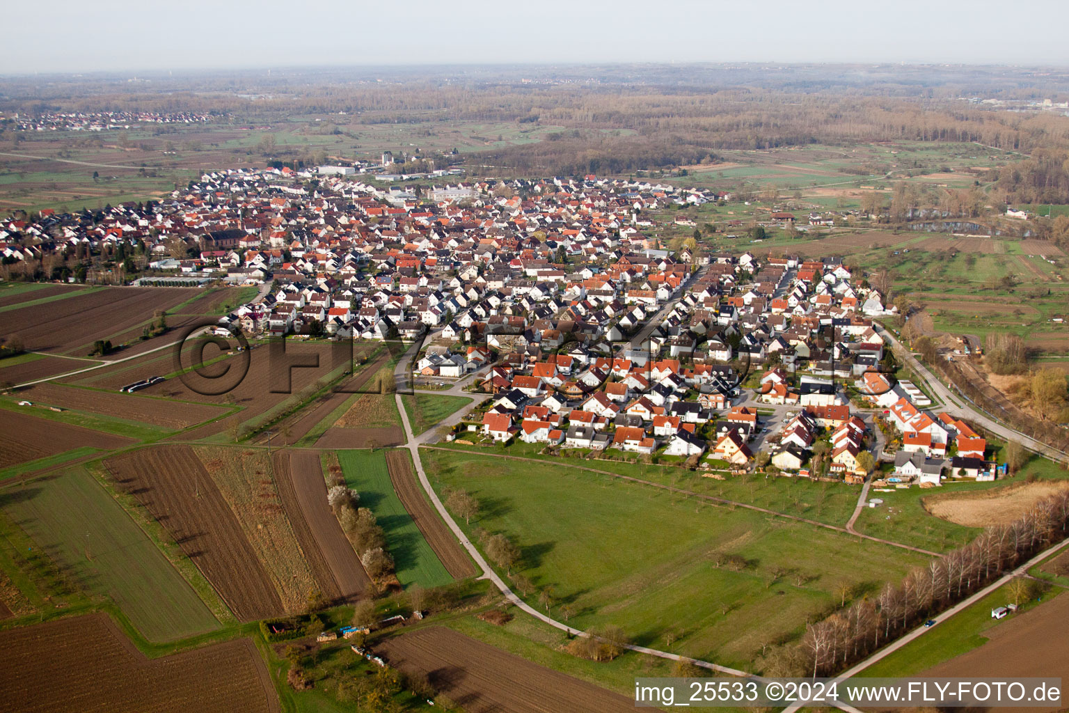 Vue d'oiseau de Au am Rhein dans le département Bade-Wurtemberg, Allemagne