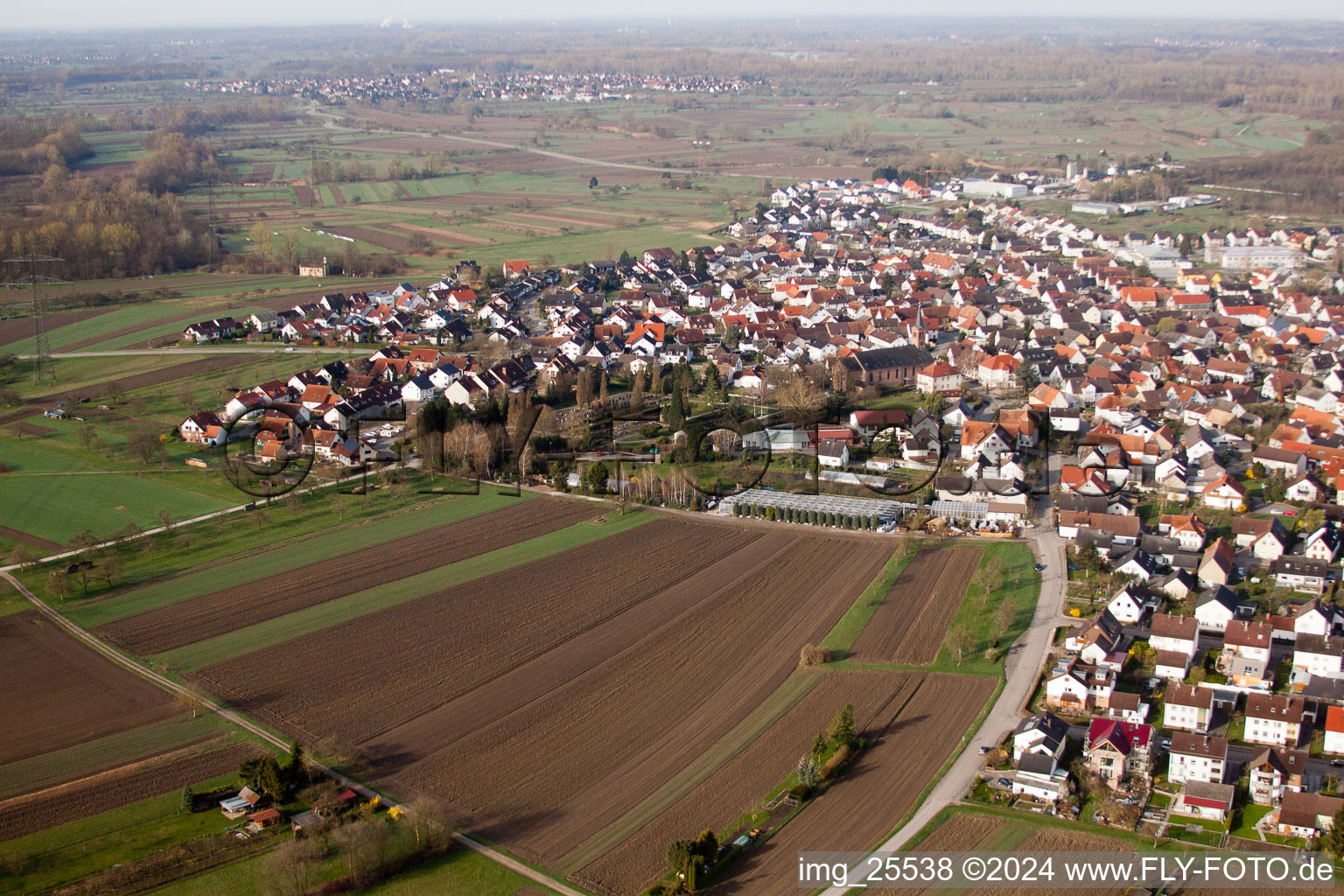 Au am Rhein dans le département Bade-Wurtemberg, Allemagne d'un drone