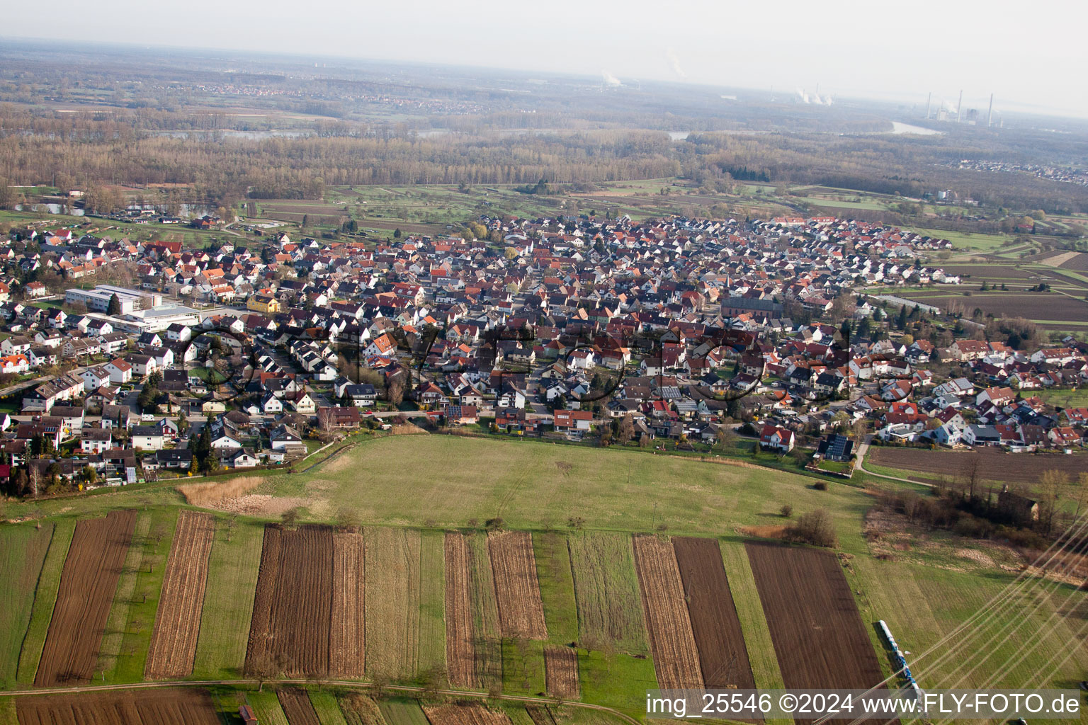 Vue aérienne de Elchesheim dans le département Bade-Wurtemberg, Allemagne