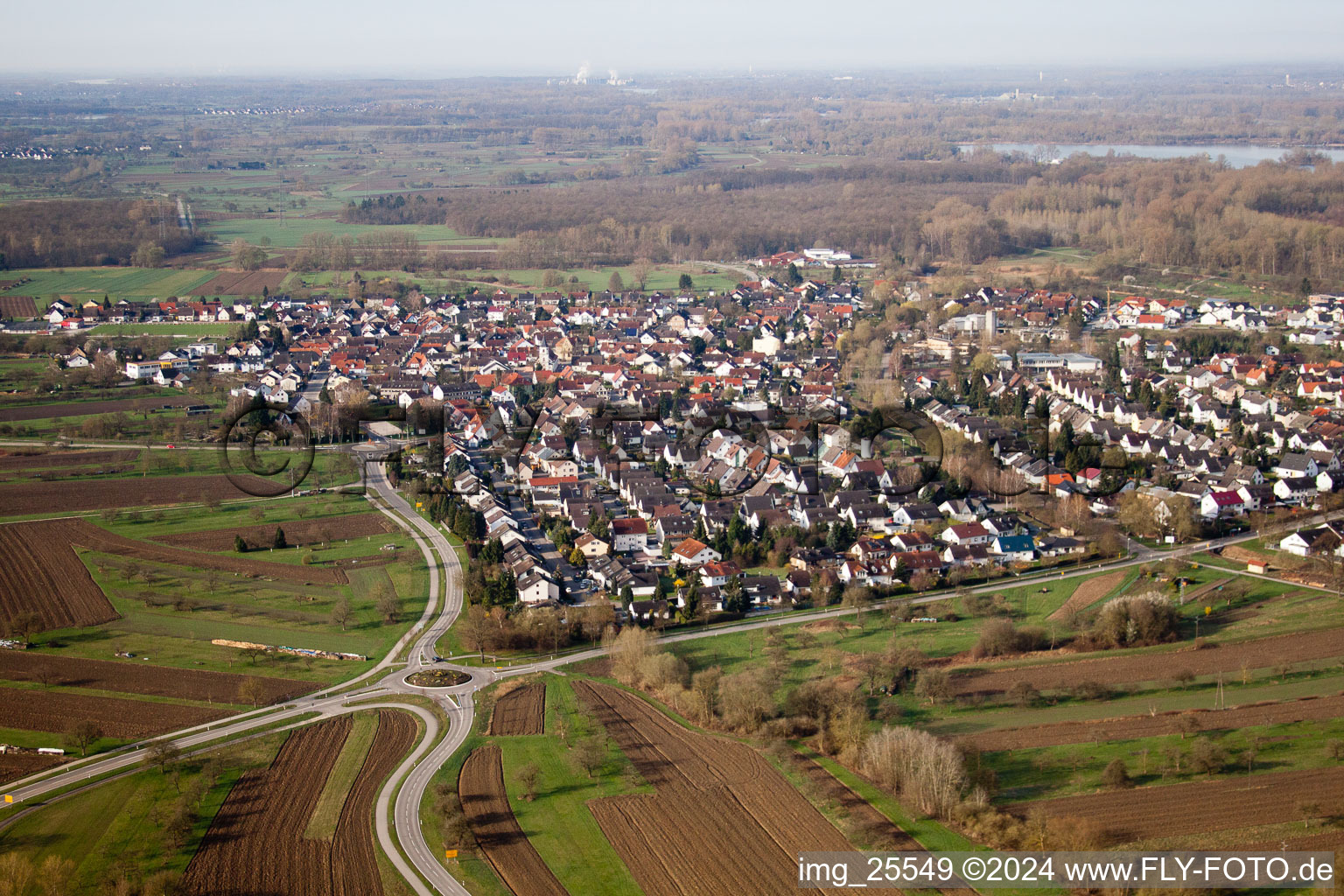 Vue oblique de Quartier Illingen in Elchesheim-Illingen dans le département Bade-Wurtemberg, Allemagne