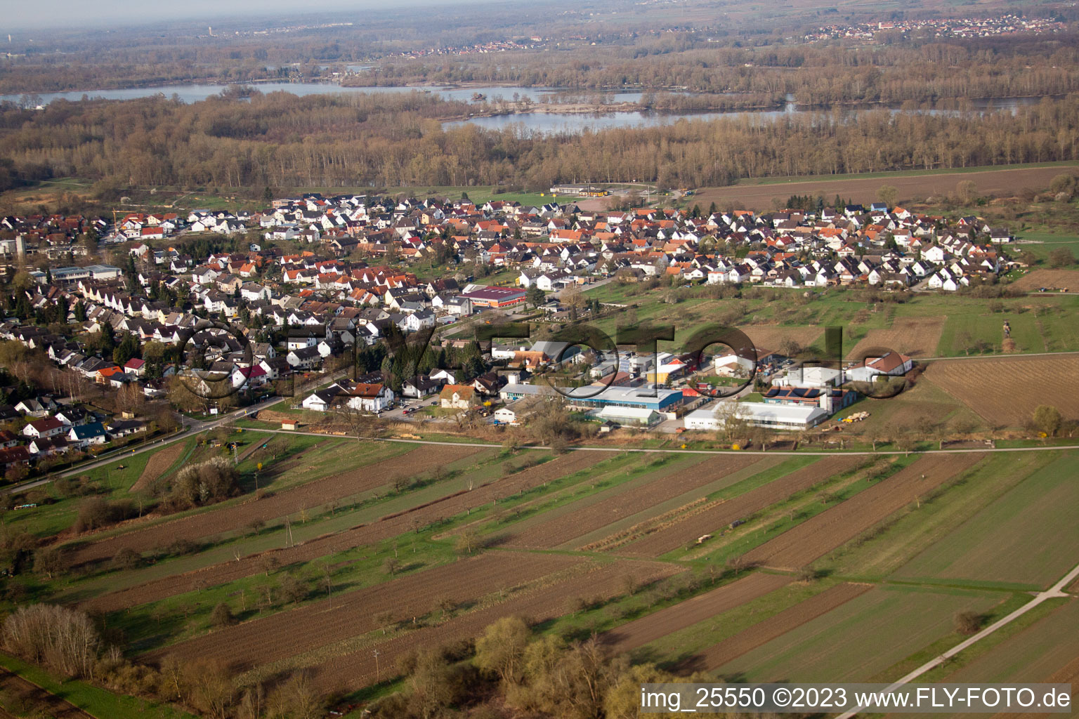 Elchesheim dans le département Bade-Wurtemberg, Allemagne hors des airs