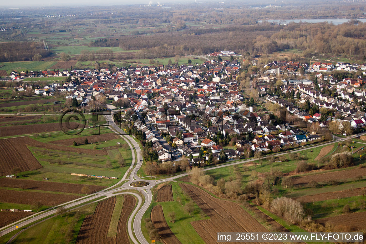 Elchesheim dans le département Bade-Wurtemberg, Allemagne vue d'en haut