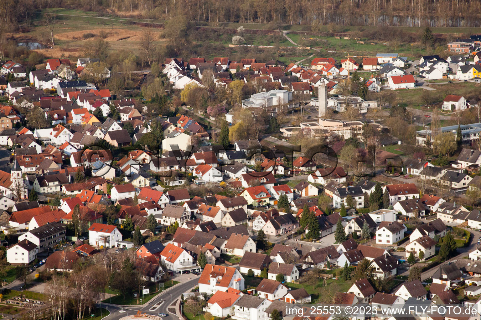 Elchesheim dans le département Bade-Wurtemberg, Allemagne depuis l'avion