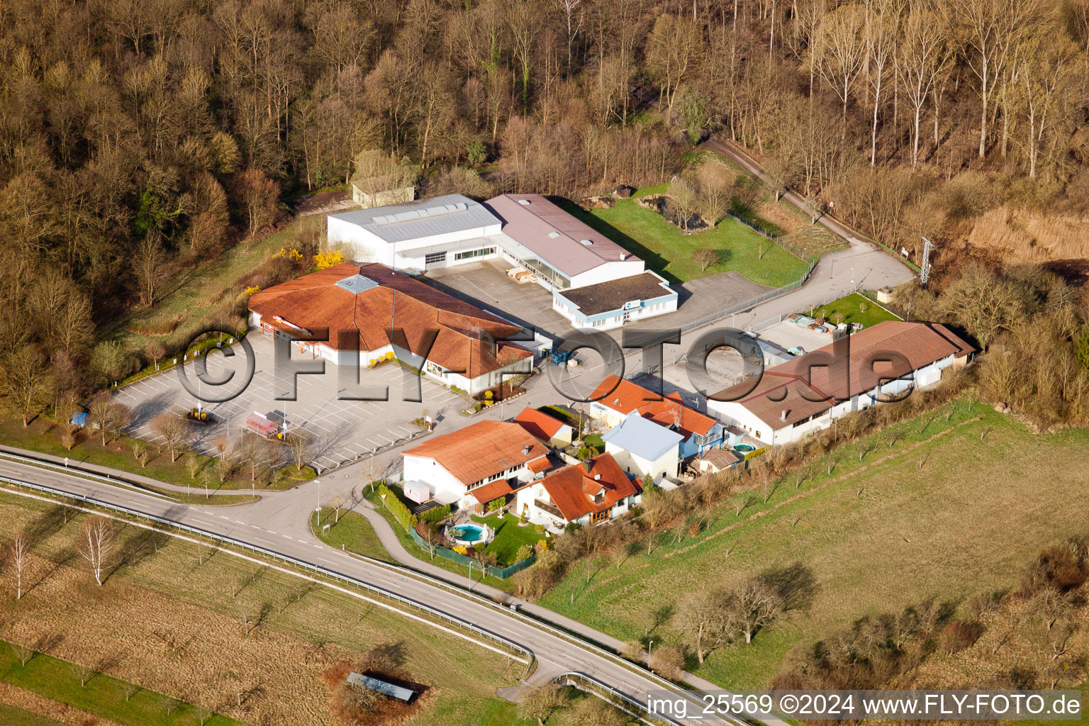 Vue aérienne de A la Vieille Forêt à le quartier Illingen in Elchesheim-Illingen dans le département Bade-Wurtemberg, Allemagne